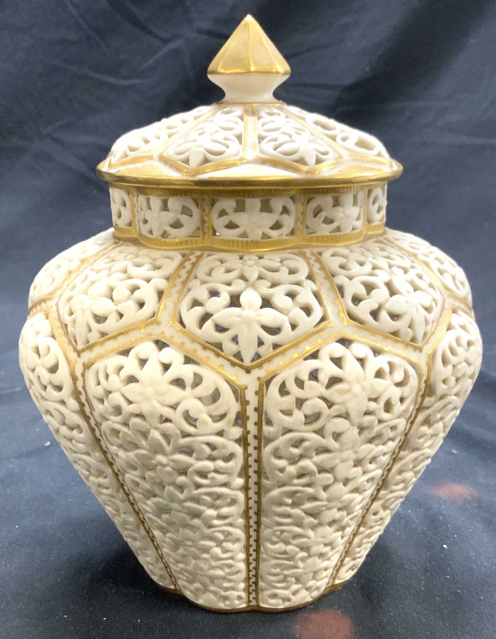 ROYAL WORCESTER Pierced Porcelain Urn W Lid (1 of 8)