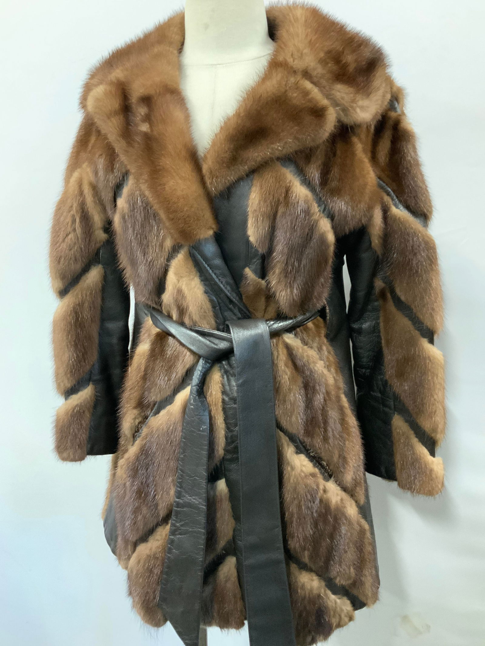 Connecticut Furriers Fur & Leather Jacket USA (1 of 16)