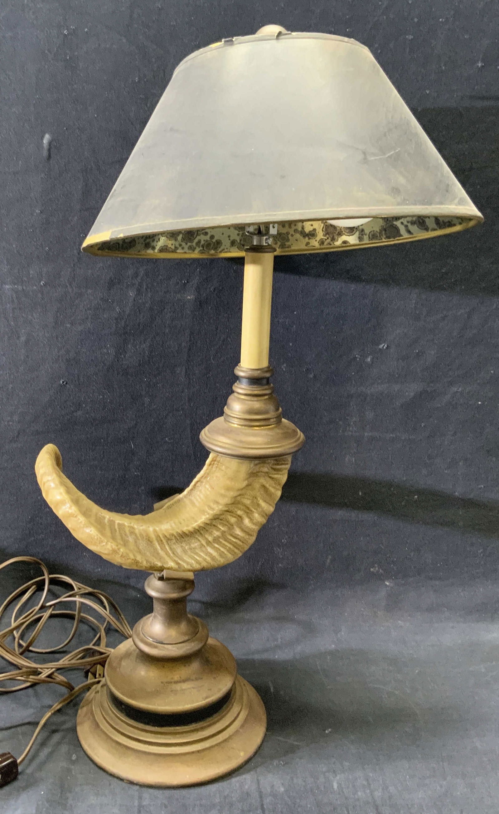 Vintage Animal Horn Table Lamp W/ Shade (1 of 13)