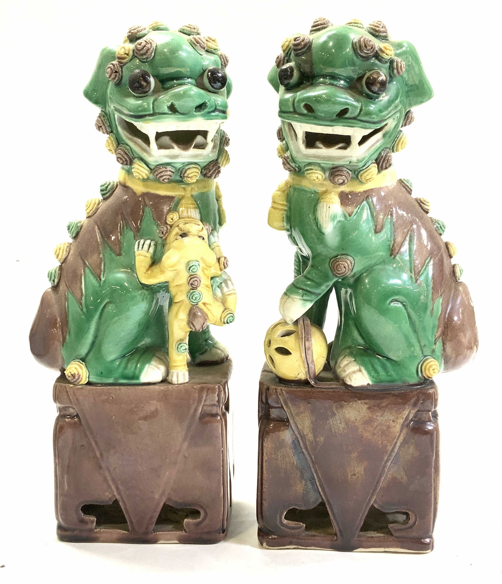 Pr Vntg Chinese Porcelain Male/Female Fu Lion Dogs (1 of 9)