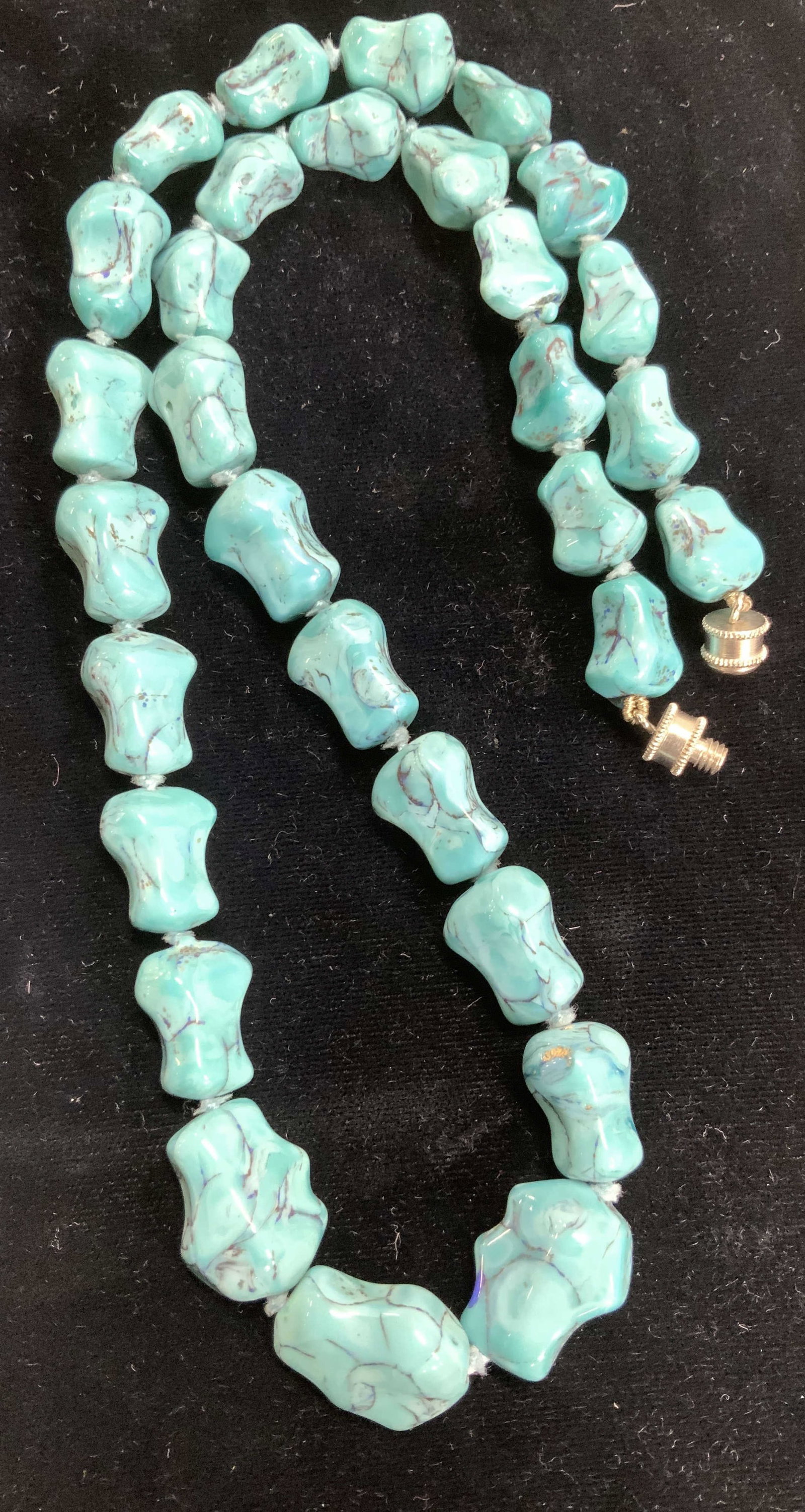 Polished Turquoise Nugget Necklace, 340 cts: Hand crafted necklace made with sculpted and polished turquoise nuggets that graduate in side. Largest nuggets measure 3/4 x 1/2 in. Screw clasp. Necklace drop is 8 in. , 21 in. Long. Totals 340 carat