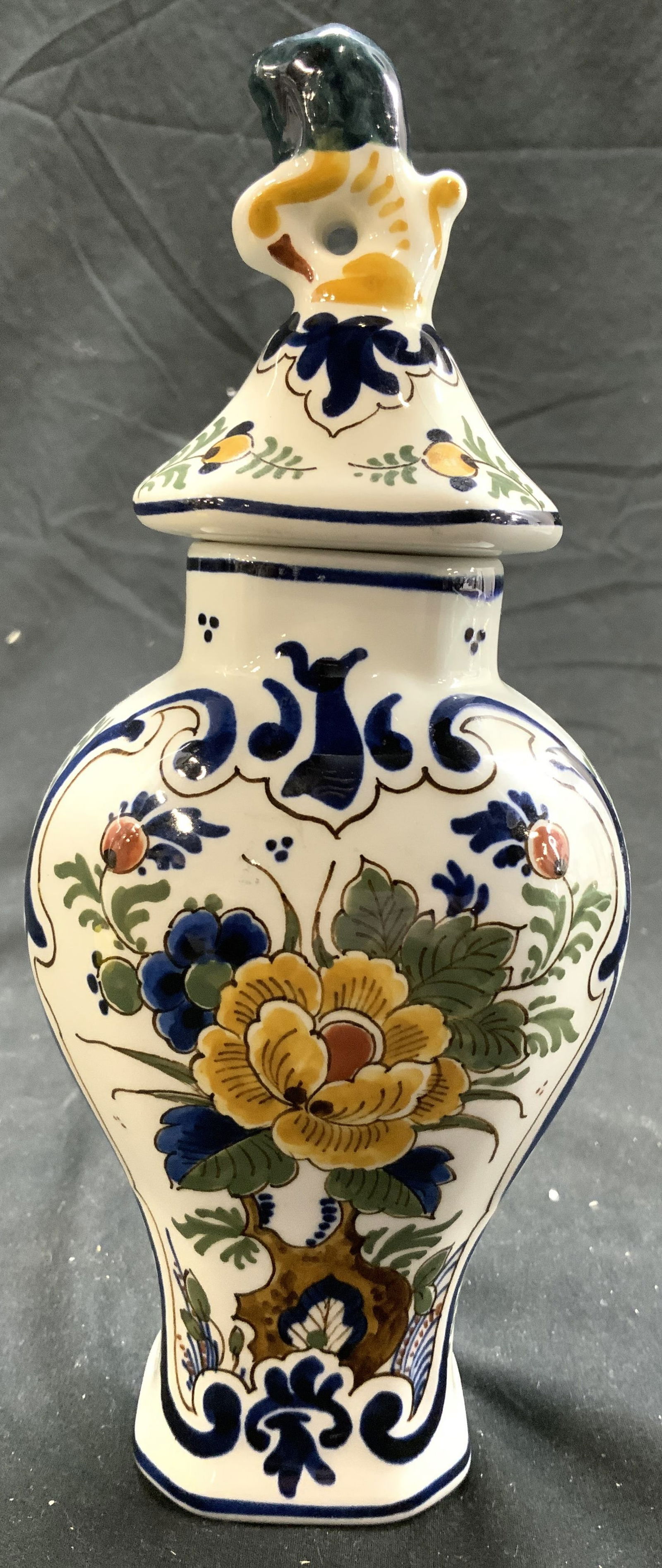 DELFT Vntg Lidded Porcelain Urn Vessel (1 of 8)