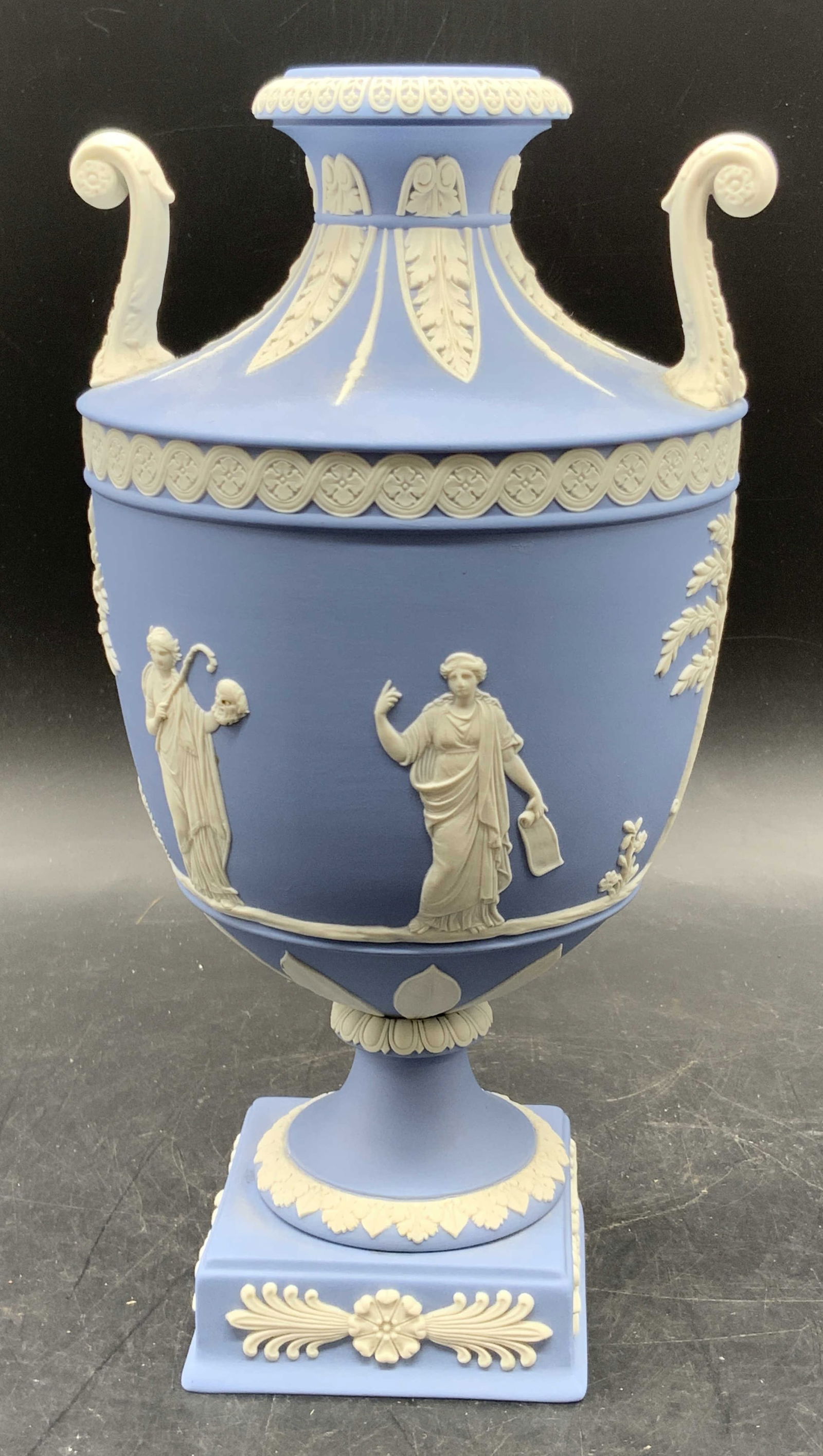 WEDGWOOD Blue Jasperware Porcelain Urn Vase, Eng (1 of 8)