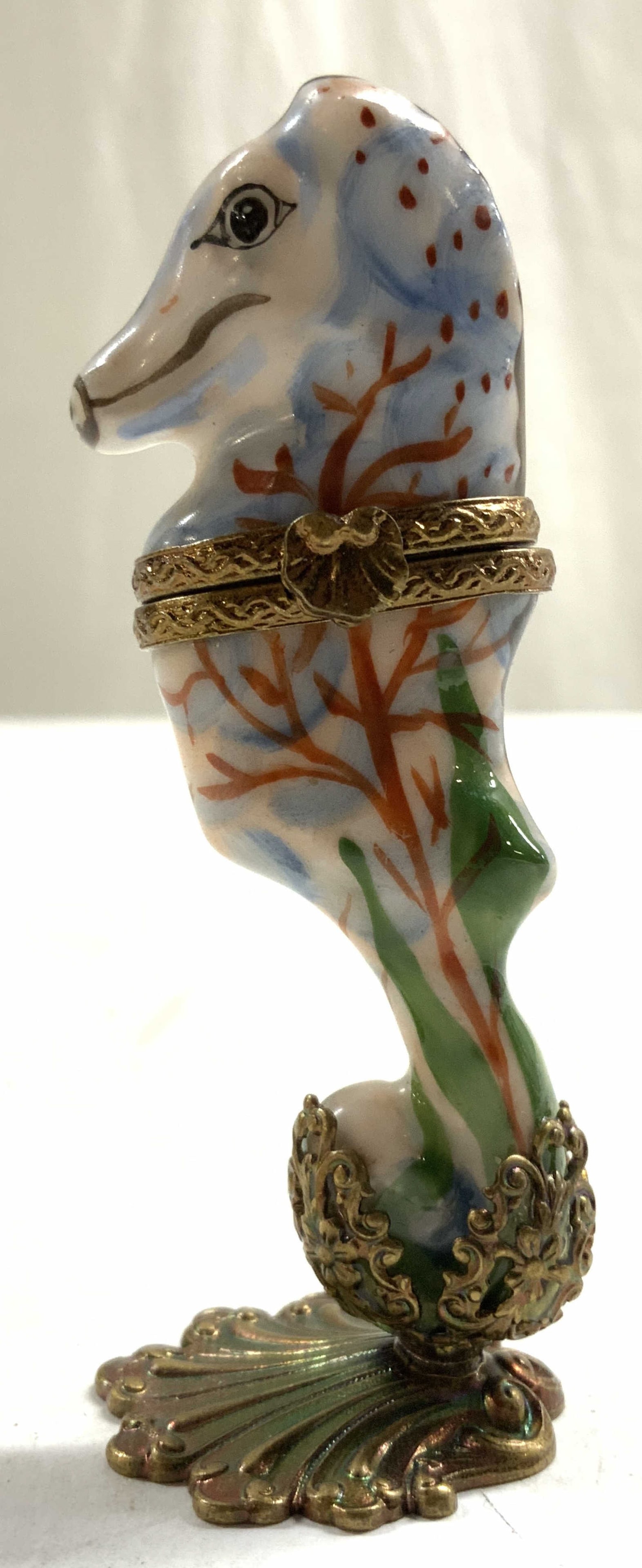 LIMOGES FRANCE Vntg Hand Painted Seahorse Pill Box: Interior is marked LIMOGES FRANCE. Pill box has seahorse form. Piece is hand painted multi toned detail. Base of pill box is gilt metal. Pill box measures approx 3.25 inches tall 1.25 inches deep & wi