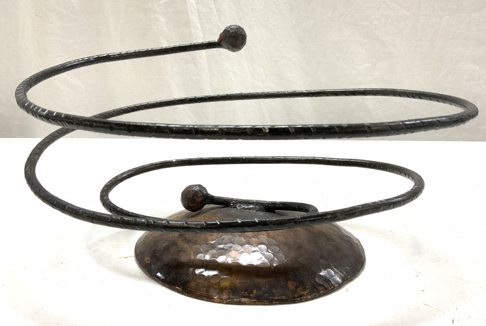 VICTOR CARRANZA Metal Centerpiece Tabletop Decor (1 of 7)