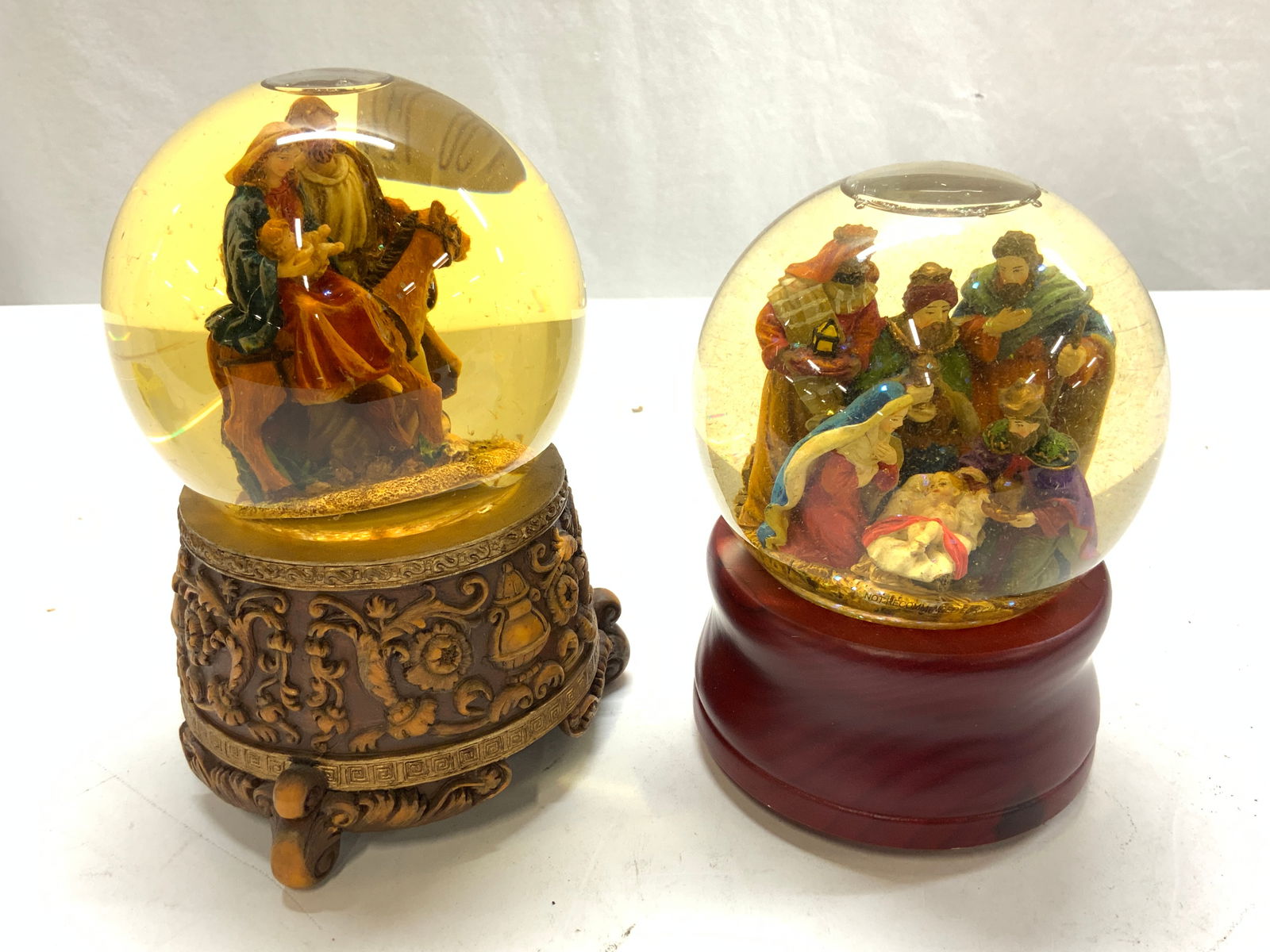 Lot 2 Nativity Scene Religious Music Snow Globes (1 of 7)