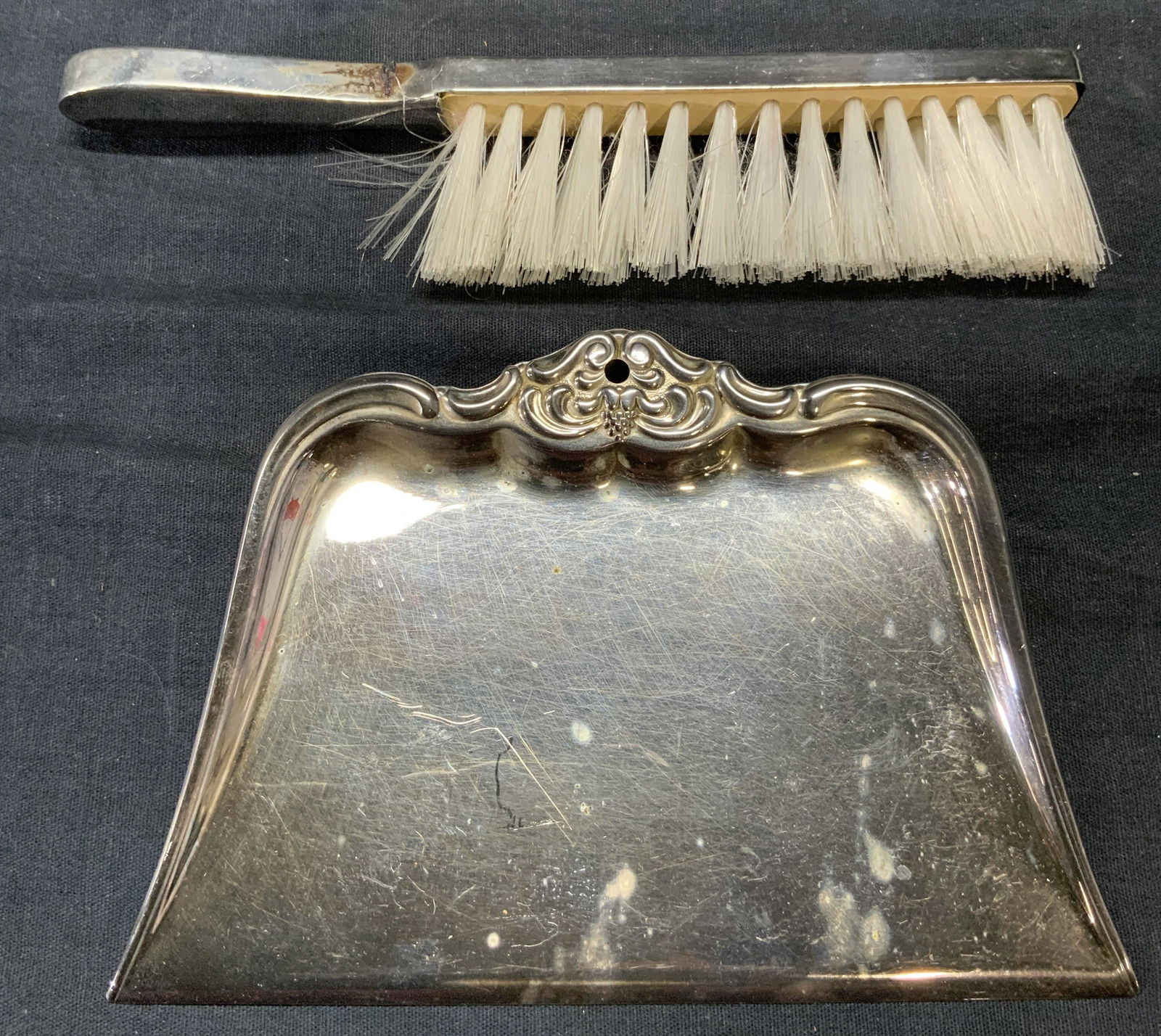 Silver Plate Lot 2 Crumb Catcher & Brush (1 of 6)