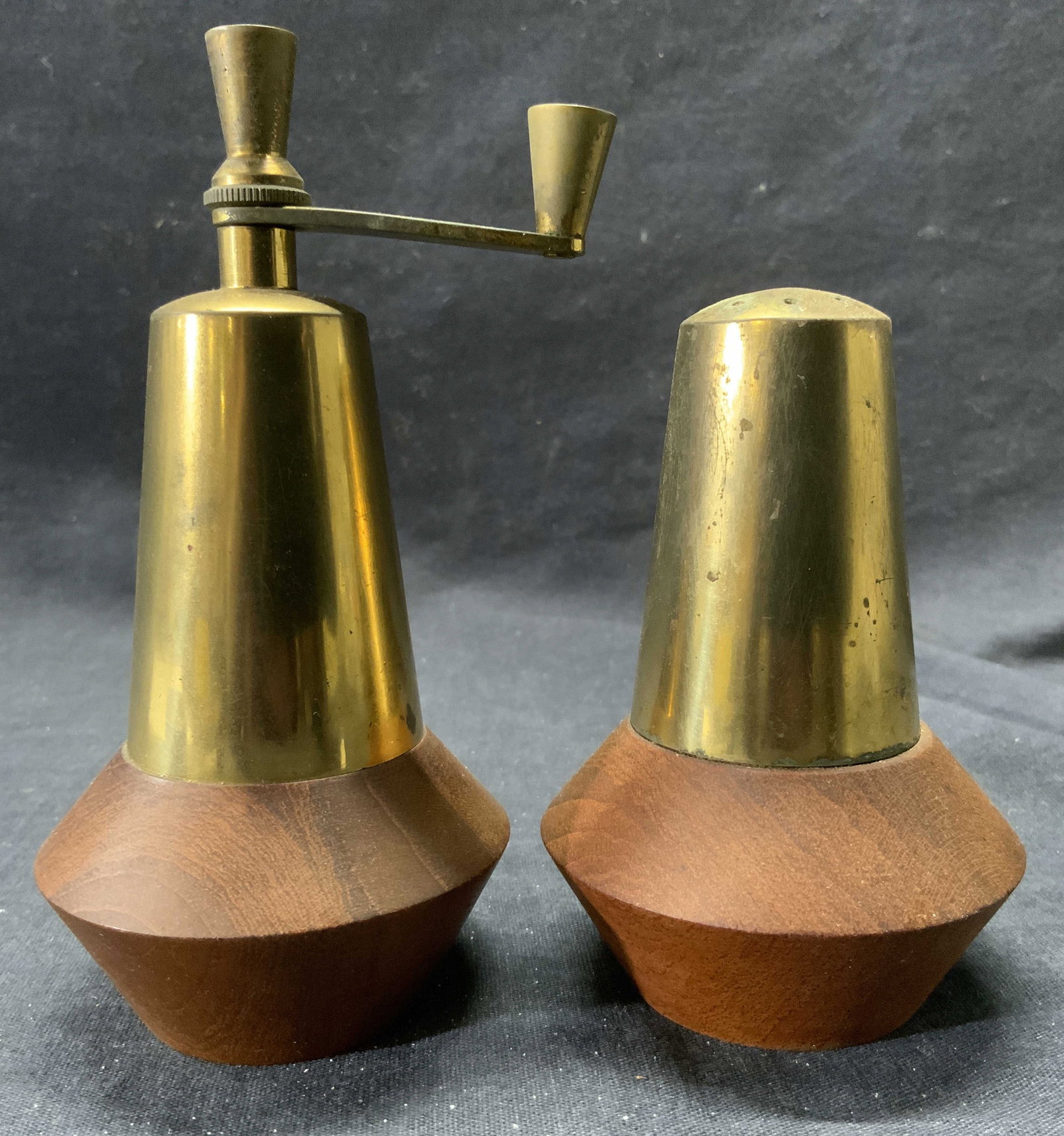 MACINA MCM Wood & Brass S&P Shakers: Underside of pepper mill reads MACINA MADE IN ITALY. Lot includes 1 Salt & 1 pepper mill. Each are Brown toned wood with Gold toned brass tops. Largest piece measures approximately 5.5 inches tall 3 i