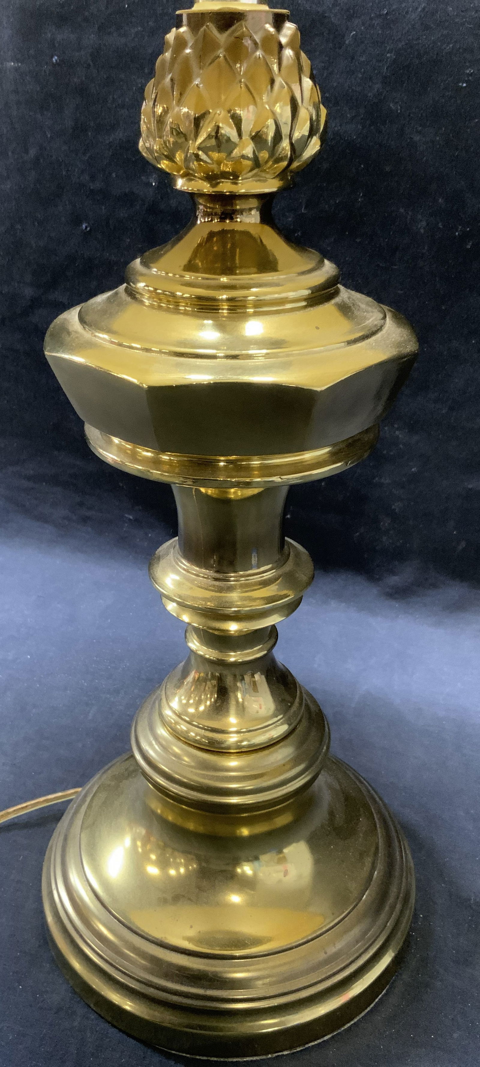 Vntg Brass Table Lamp W Shade & Finial (1 of 6)
