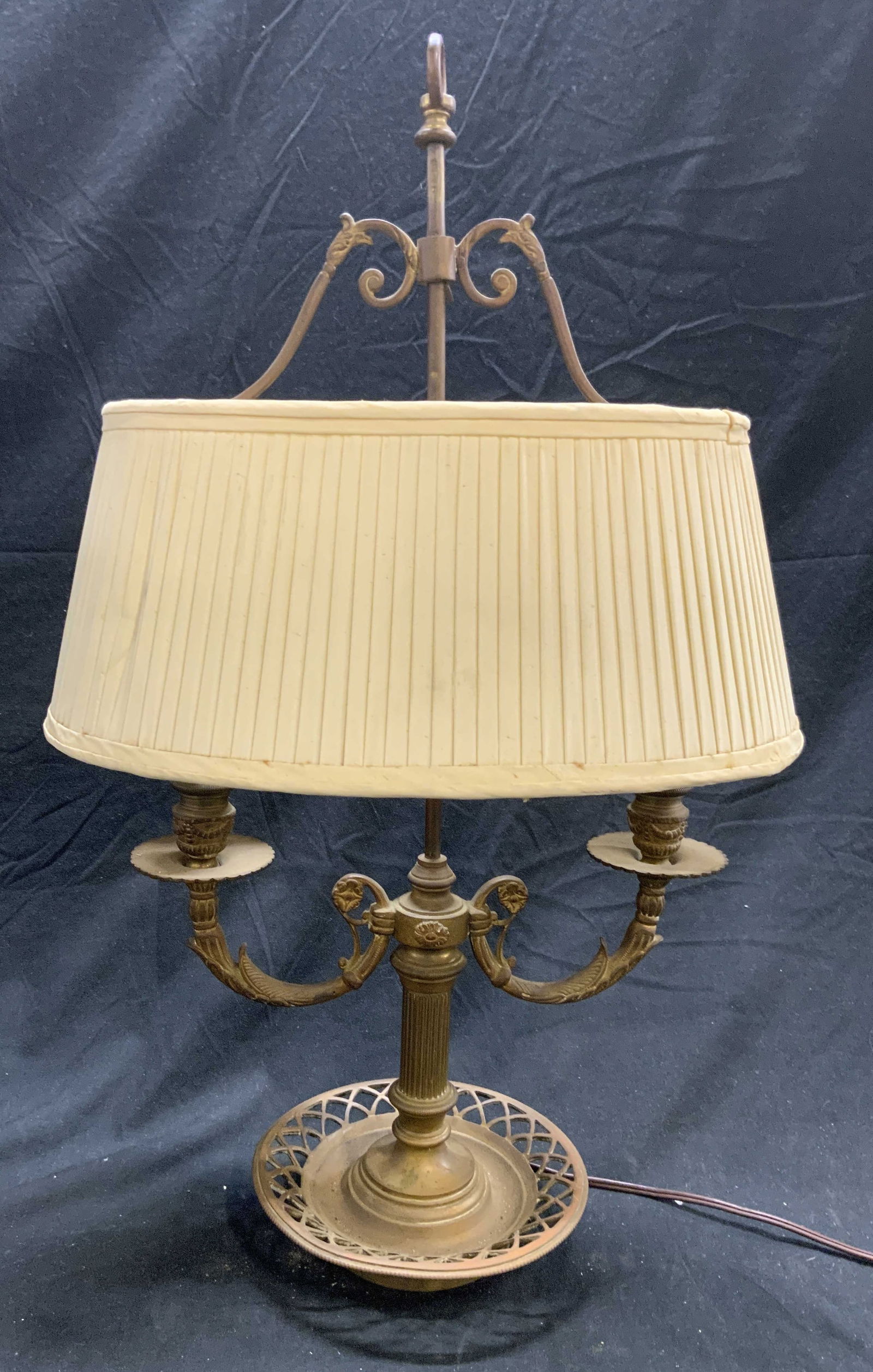 Vntg Two Arm Ornate Victorian Table Lamp W Shade (1 of 8)