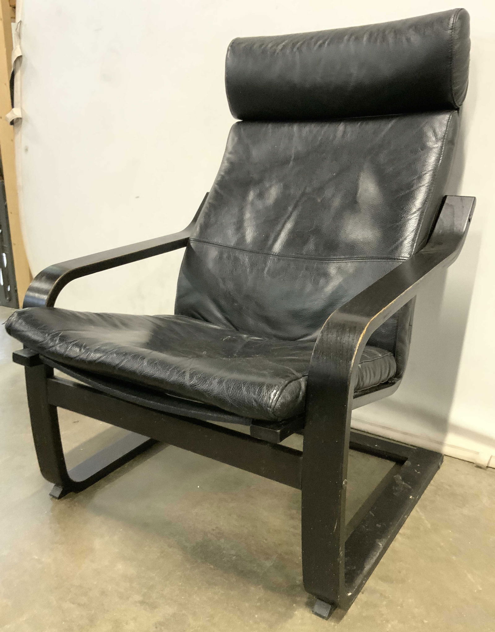 IKEA MCM Pebbled Leather Lounge Chair Black (1 of 7)