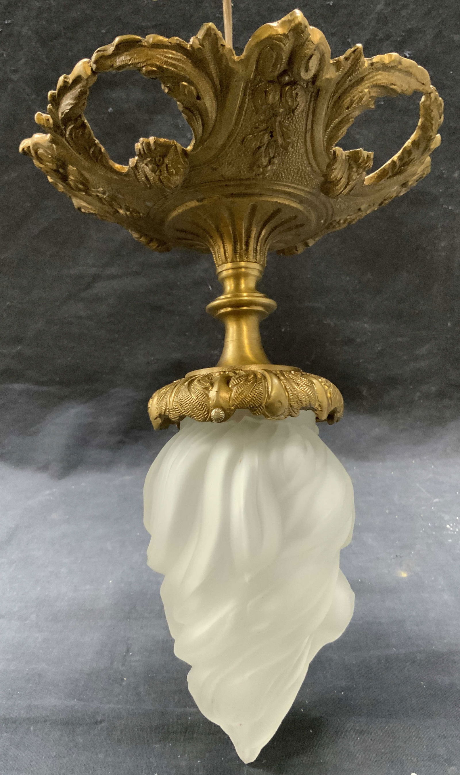 Vntg Brass Victorian Lamp W Frosted Glass (1 of 6)