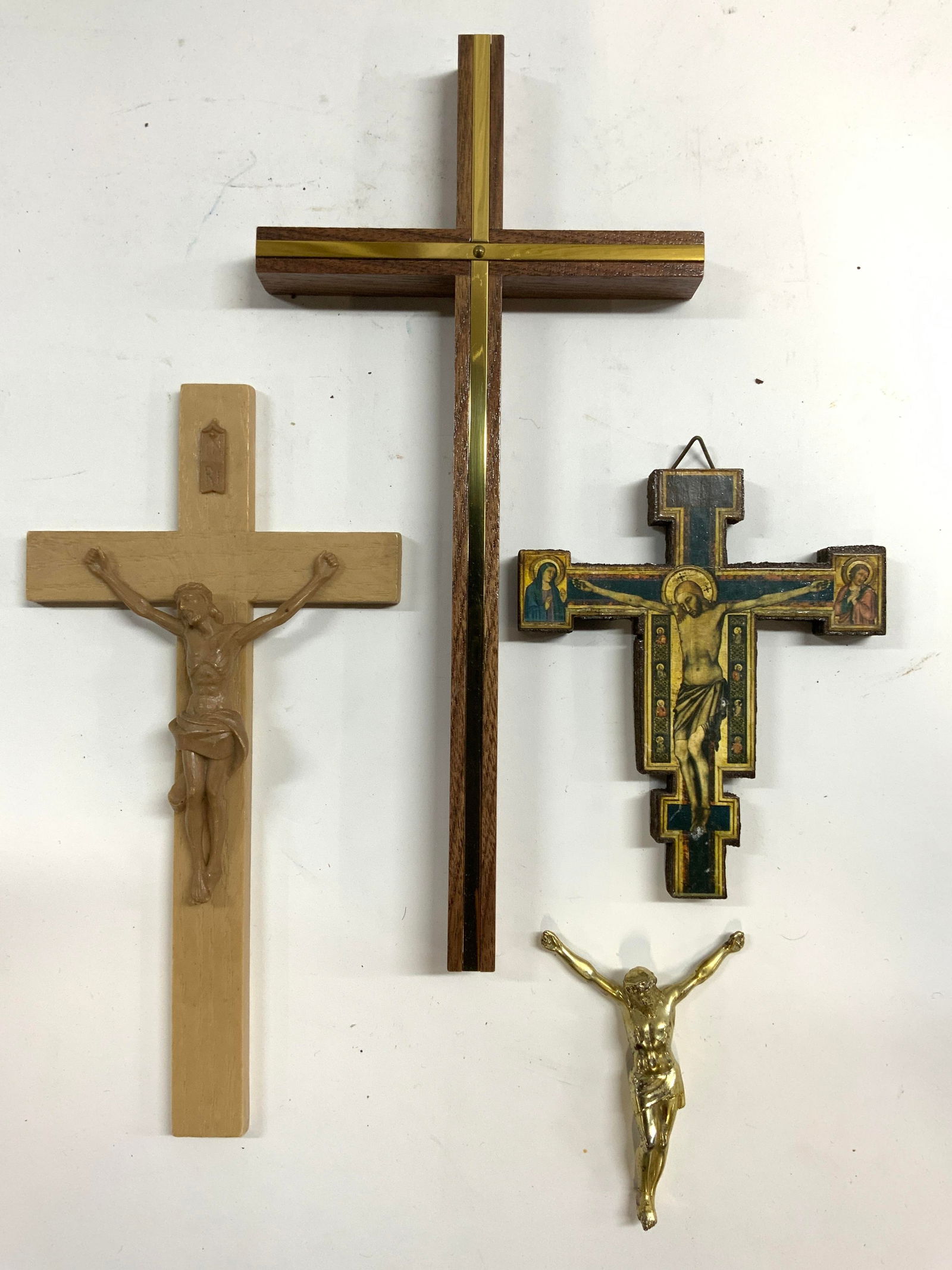 Lot 4 Vintage Assorted Crucifixes (1 of 6)