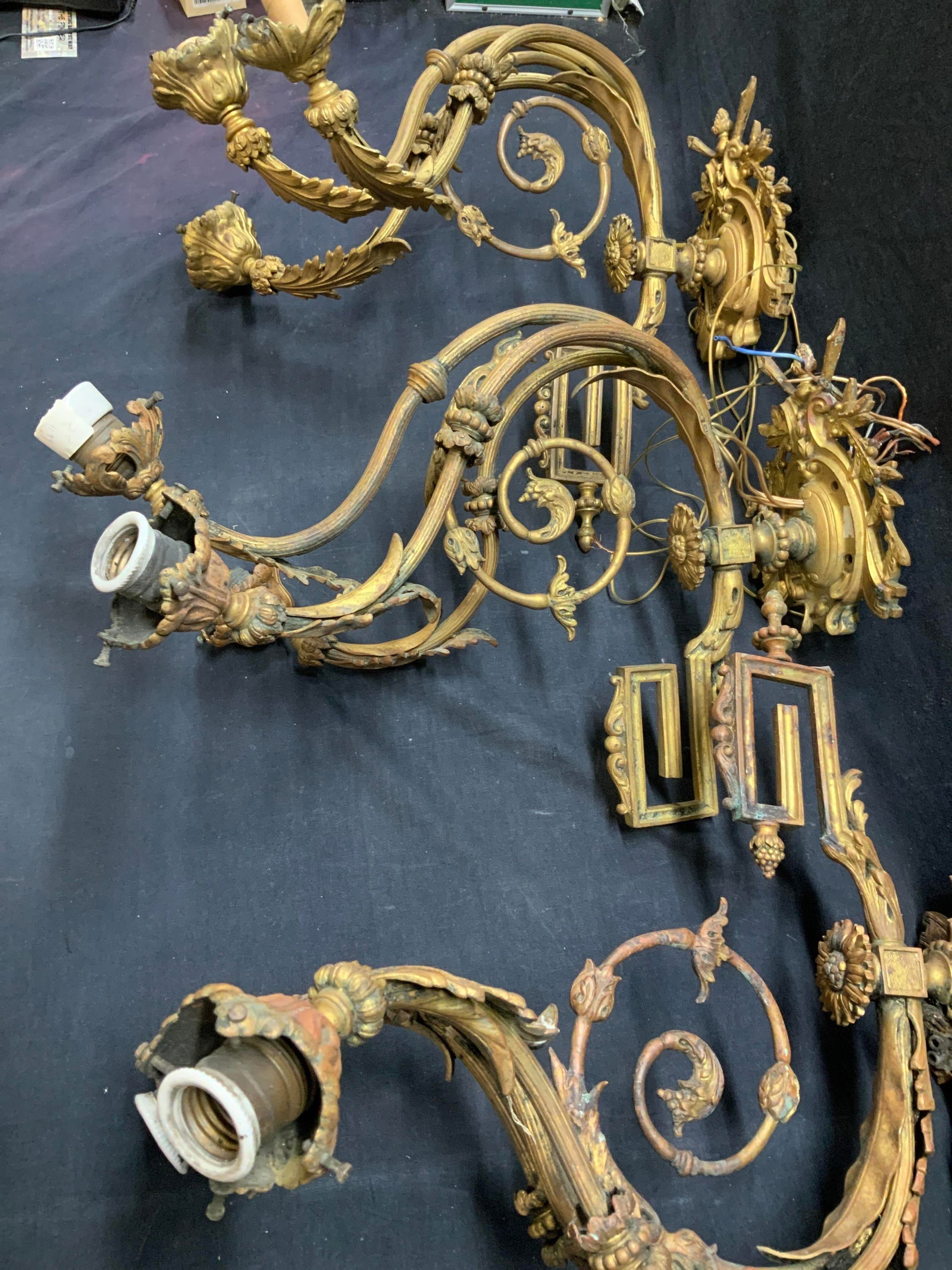 Set3 Rococo Gilt Metal Acanthus Leaf Light Sconces (1 of 15)