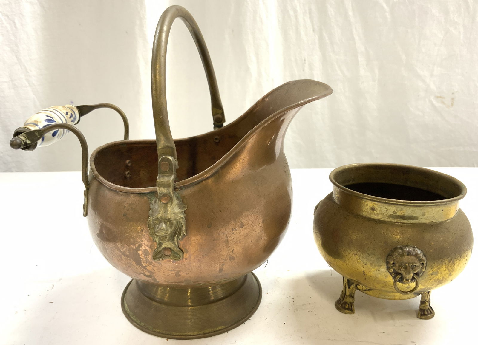 Lot 2 Vntg Coal Scuttle & Brass Planter (1 of 8)