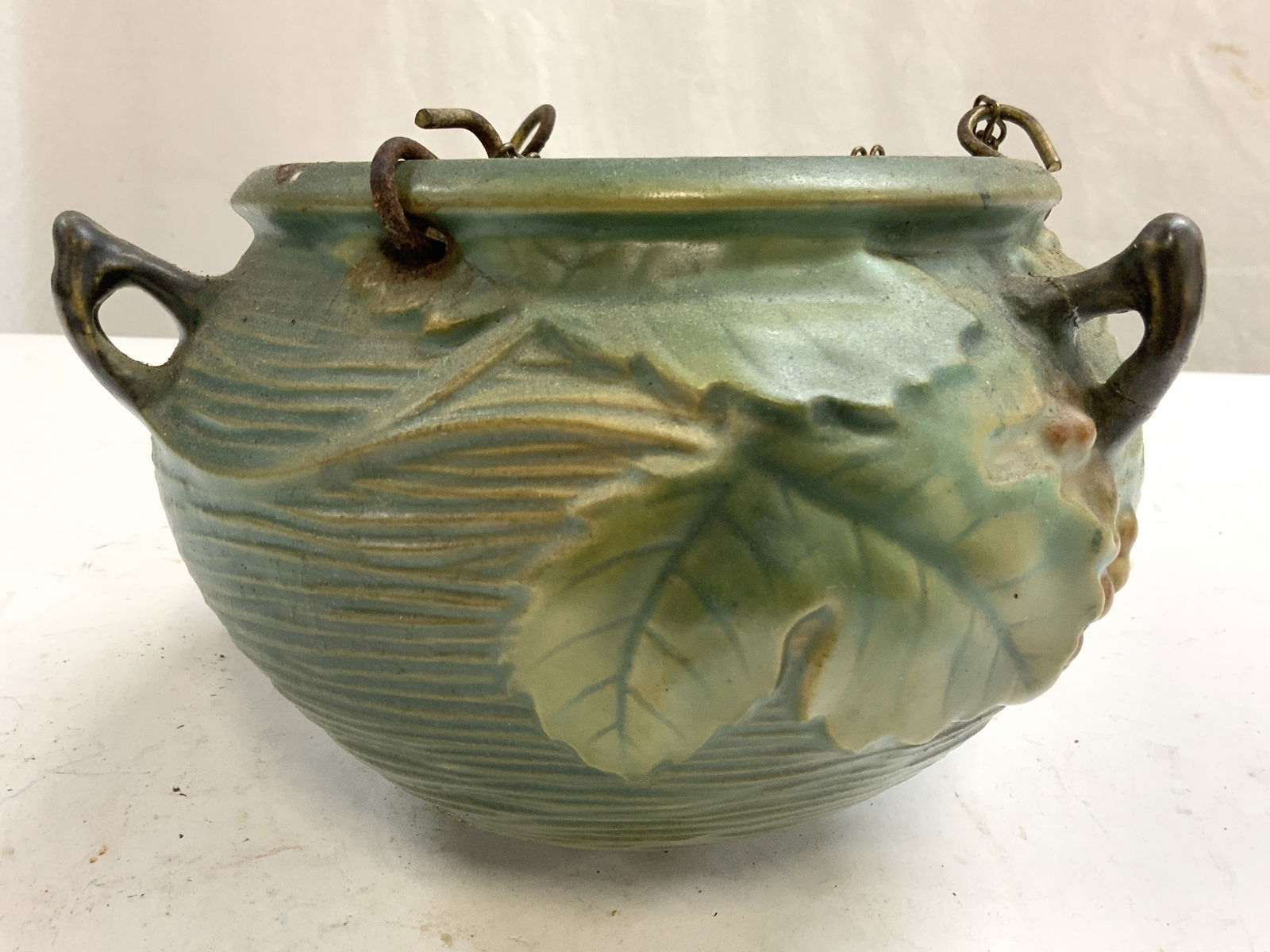 Vntg Hanging Roseville Ceramic Planter (1 of 6)