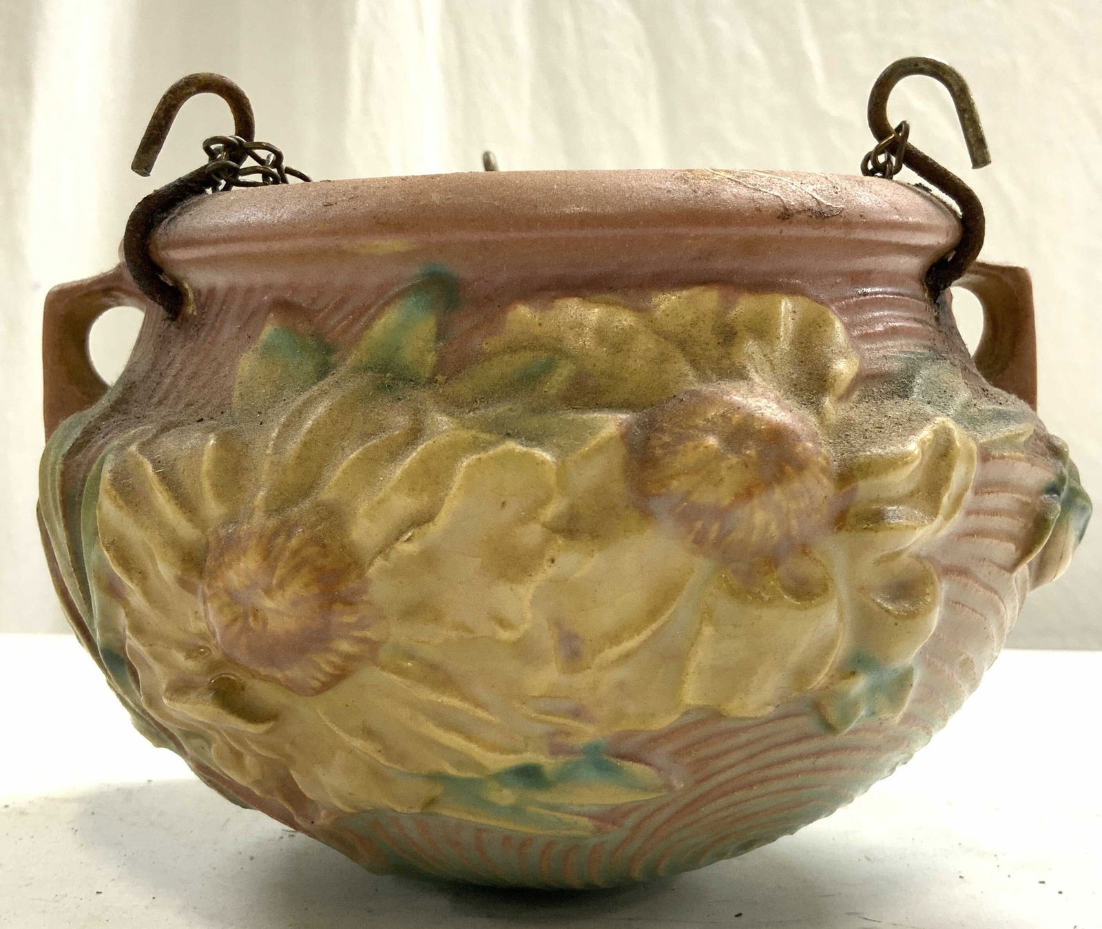 Vntg Hanging Roseville Ceramic Planter (1 of 7)