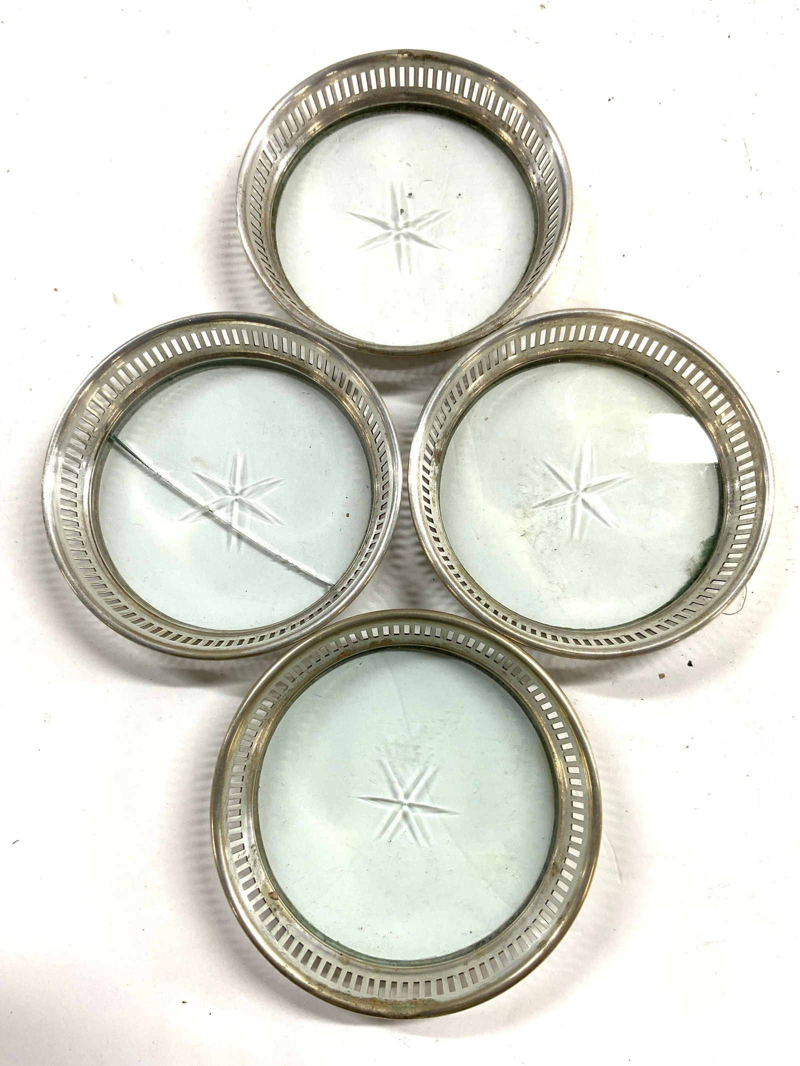 Set 4 Glass Coasters W Silver Plate Galleries (1 of 6)