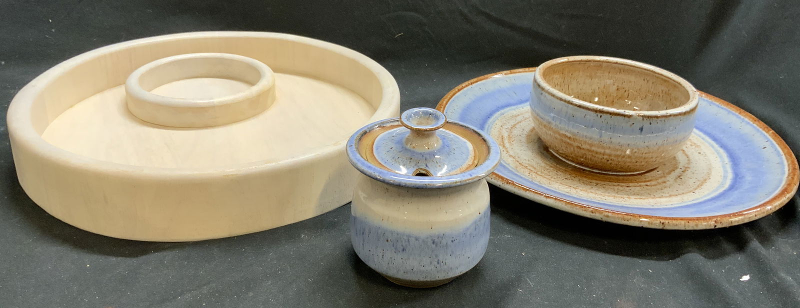 Lot 3 Ceramic Serving Dishes & Sugar Dish (1 of 6)
