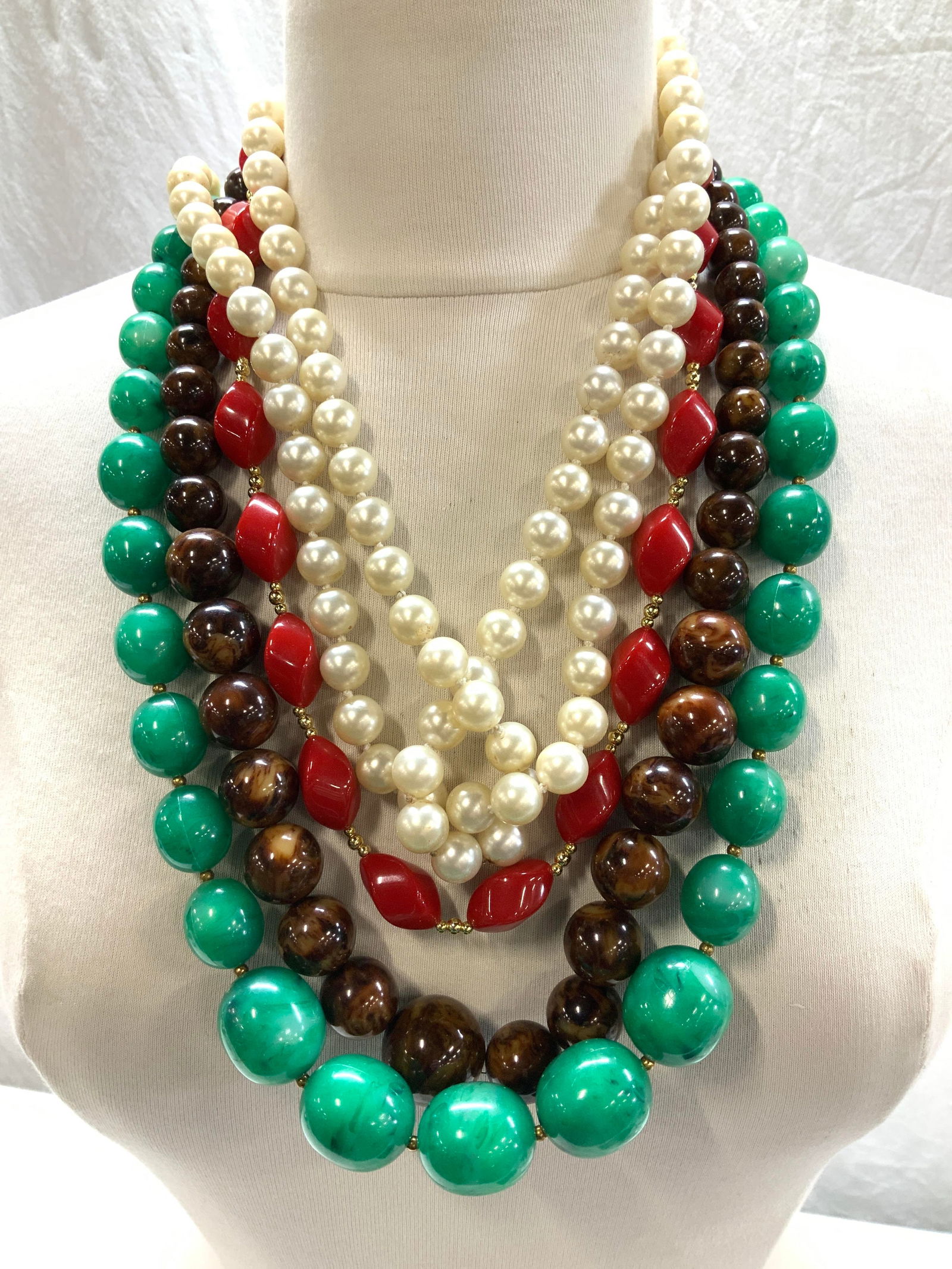 Lot 4 Chunky Beaded Necklaces in Vibrant Colors (1 of 6)