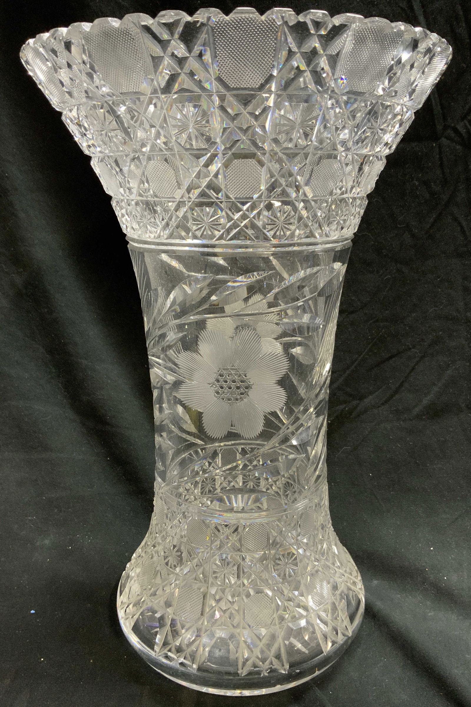 Cut Crystal Toothed Rim Vase Vessel (1 of 7)