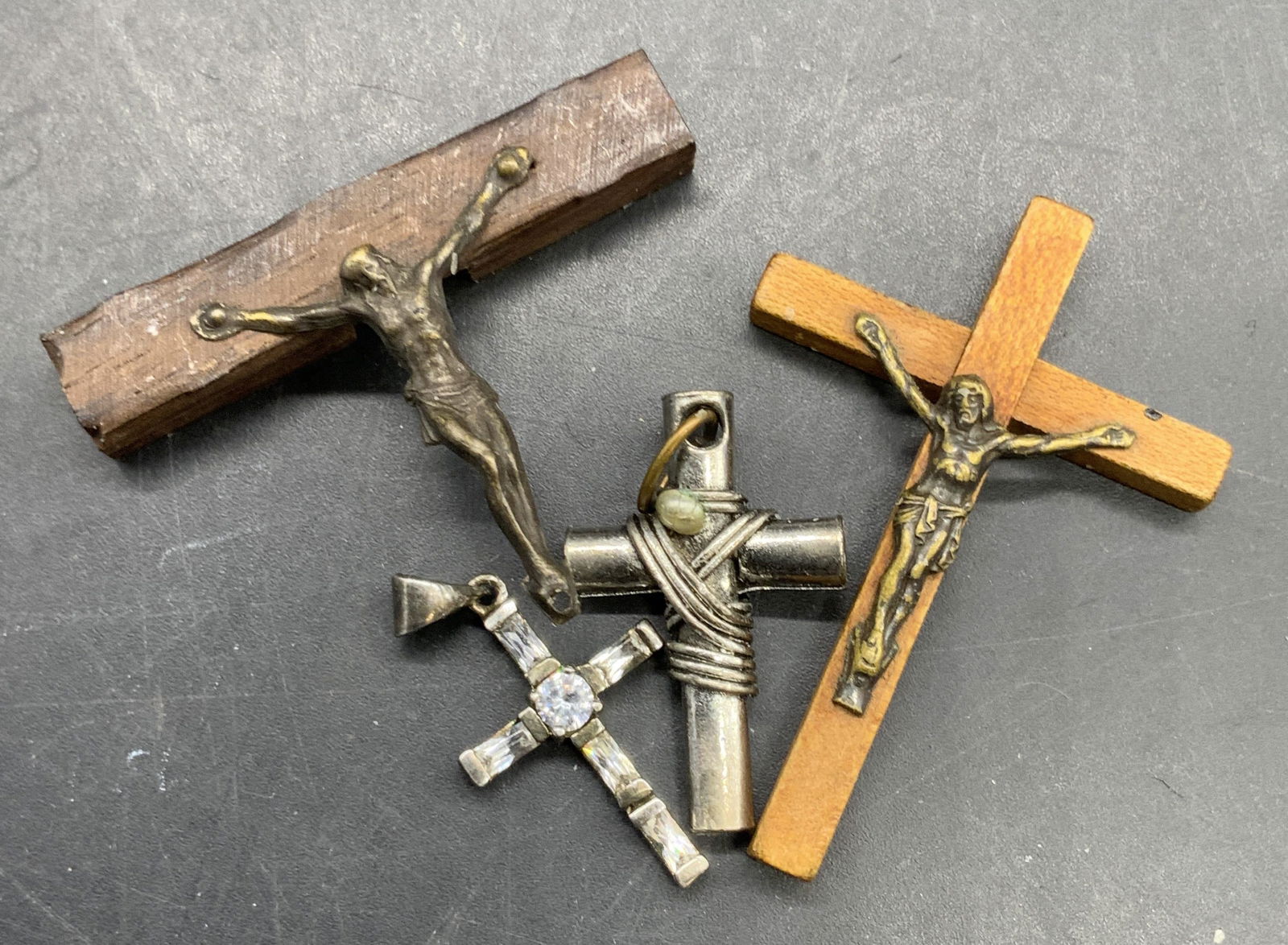 4 Jesus Christ & Cross Pendants, Religious Jewelry (1 of 8)