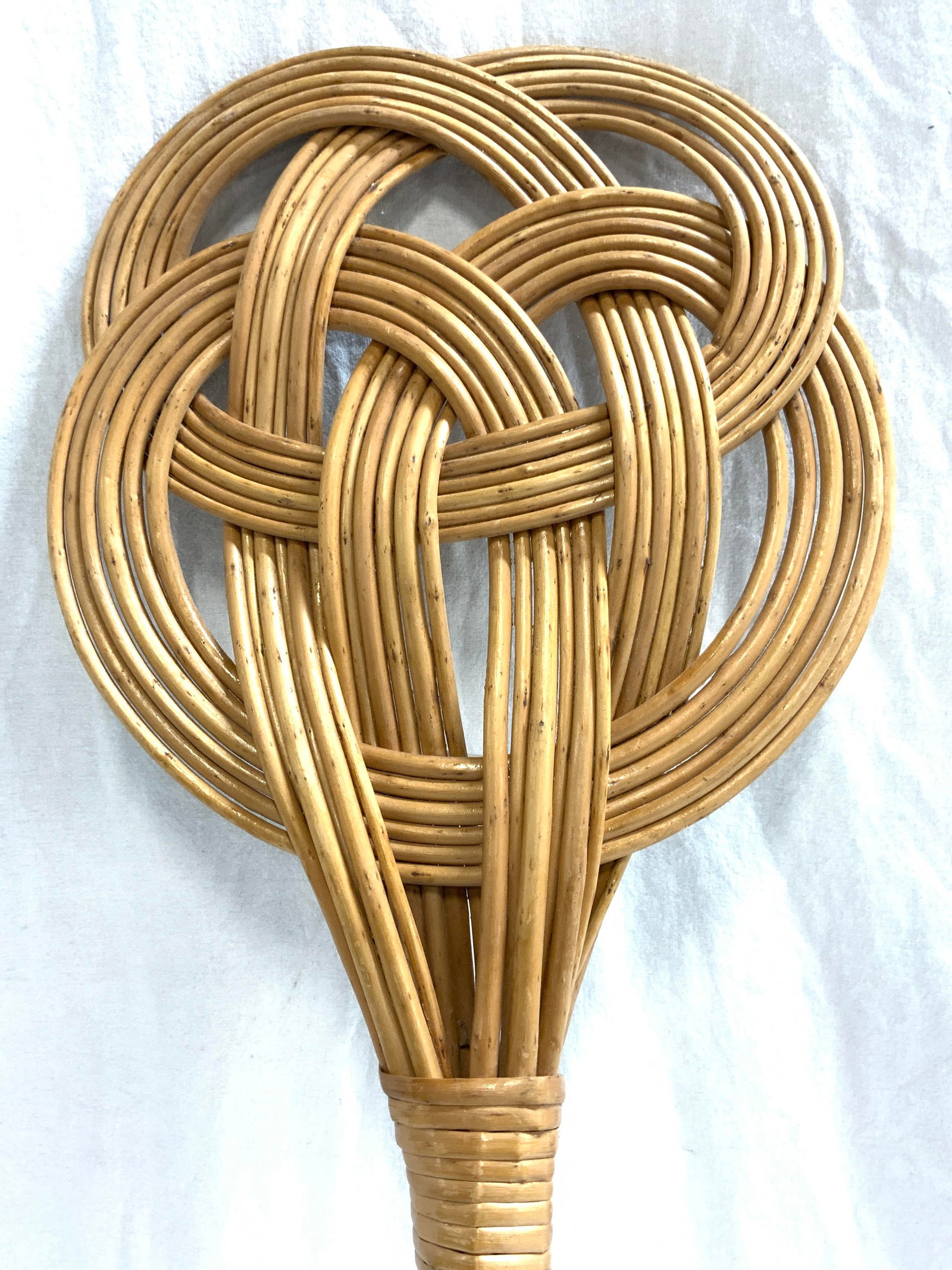 Vntg Woven Rattan Rug Beater Tool: Rug beater is vintage. Piece is tan toned woven rattan. Piece has handle & woven interlocked striking area. Piece measures approximately 29.5 inches tall 10 inches wide. Rug beater, woven rug beater,