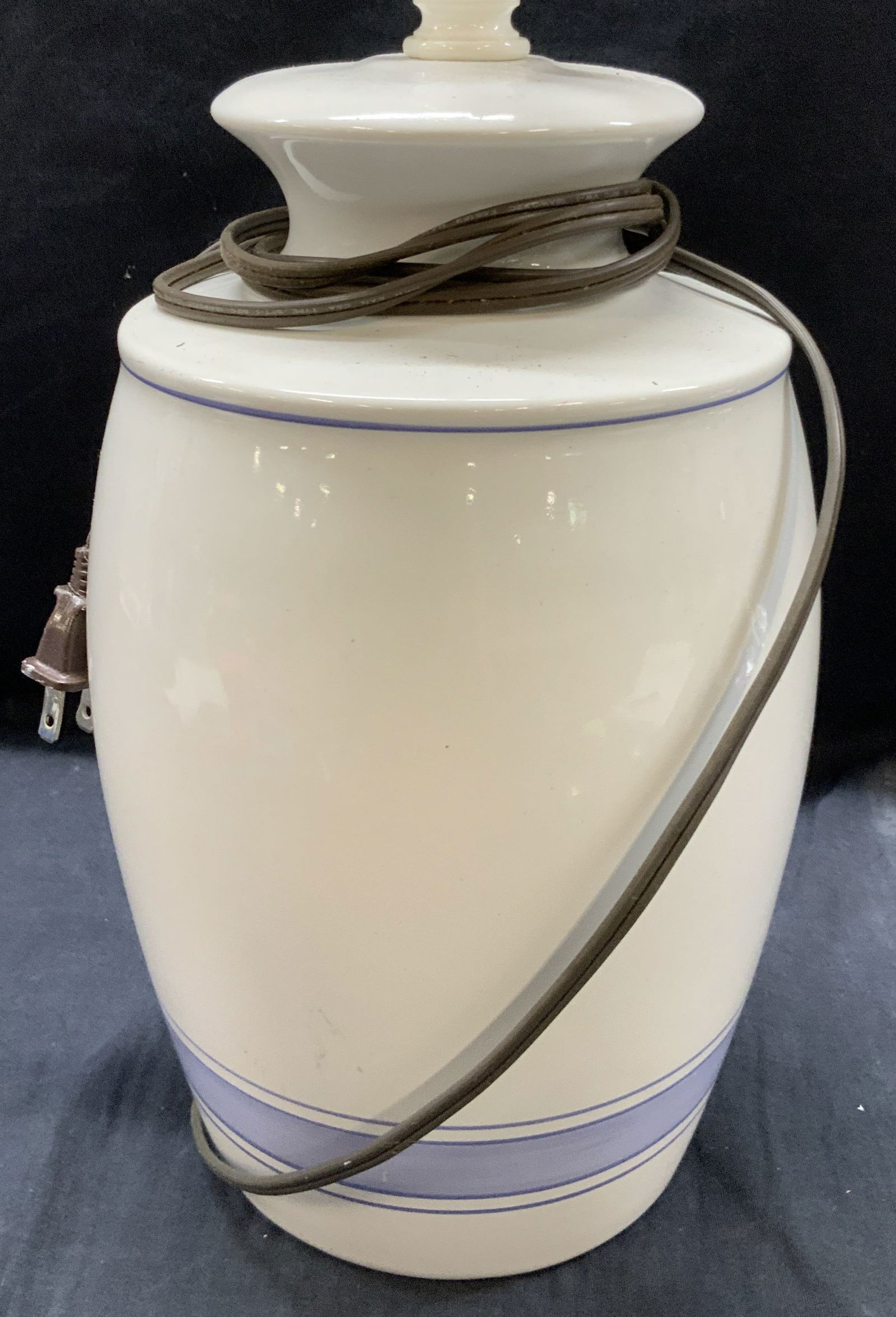 Ceramic Base Tabletop Lamp (1 of 7)