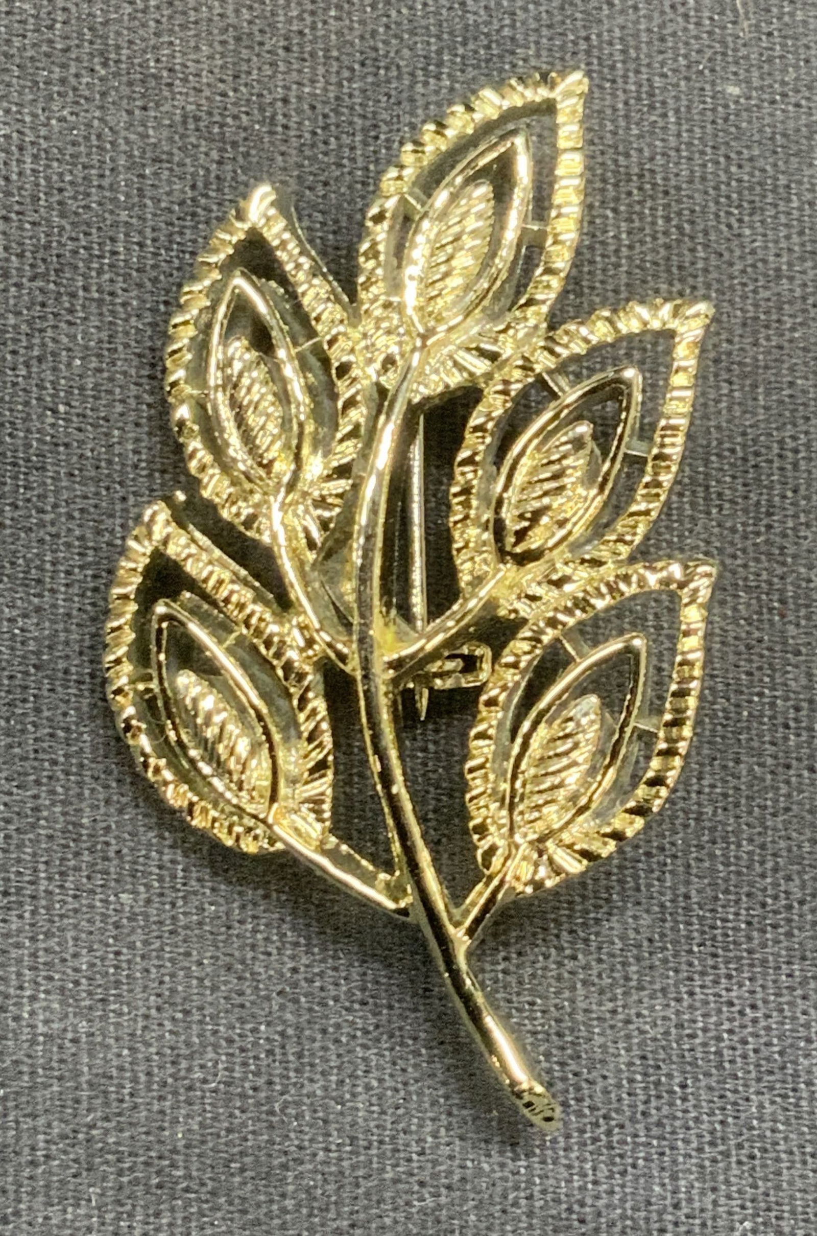 Vintage Signed Gold Tone Leaf Brooch (1 of 6)