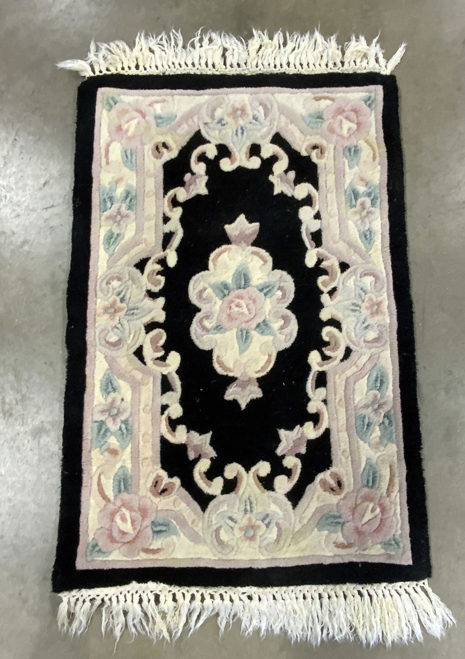 PEKING Vintage Floral Patterned Tassel Trim Rug (1 of 8)