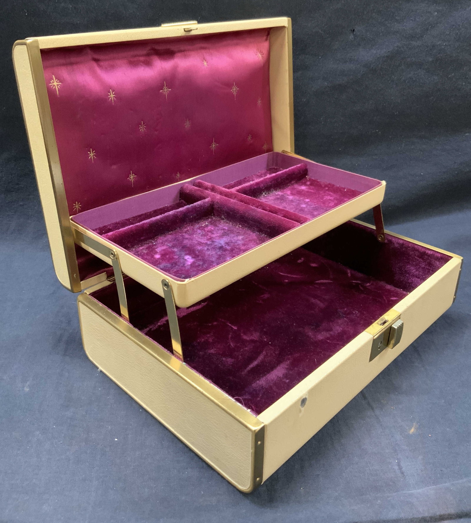 Vntg Farrington Texol, Leather & Brass Jewelry Box: Marked on underside Farringtone genuine Texol Light toned leather jewelry box with brass frame and latch lock. Interior is inked with magenta and Star motifs. Approx 6.5 x 9.5 x 3 inches No key Vintag