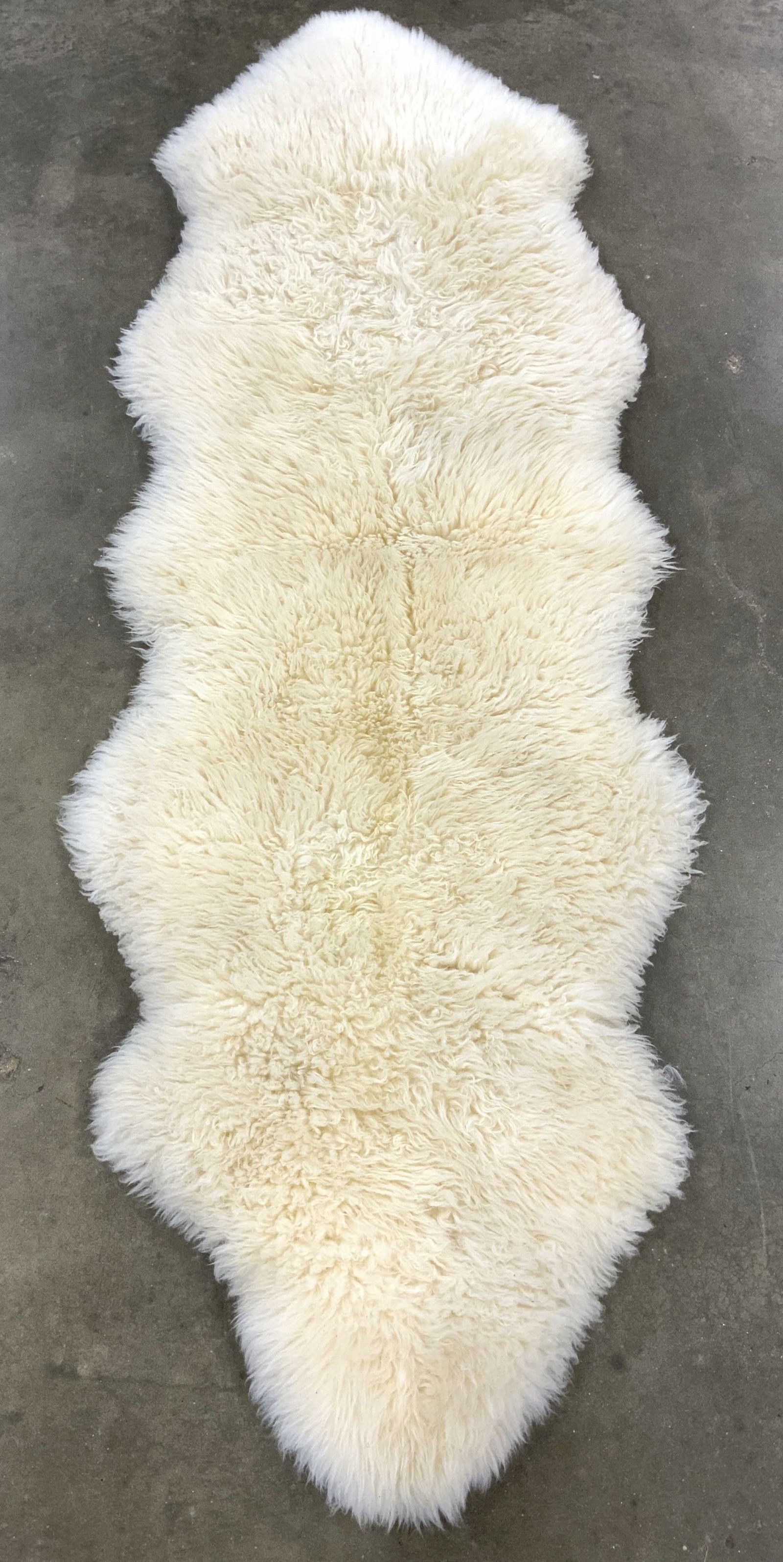 FIORE BY AUSKIN Sheepskin Rug (1 of 7)