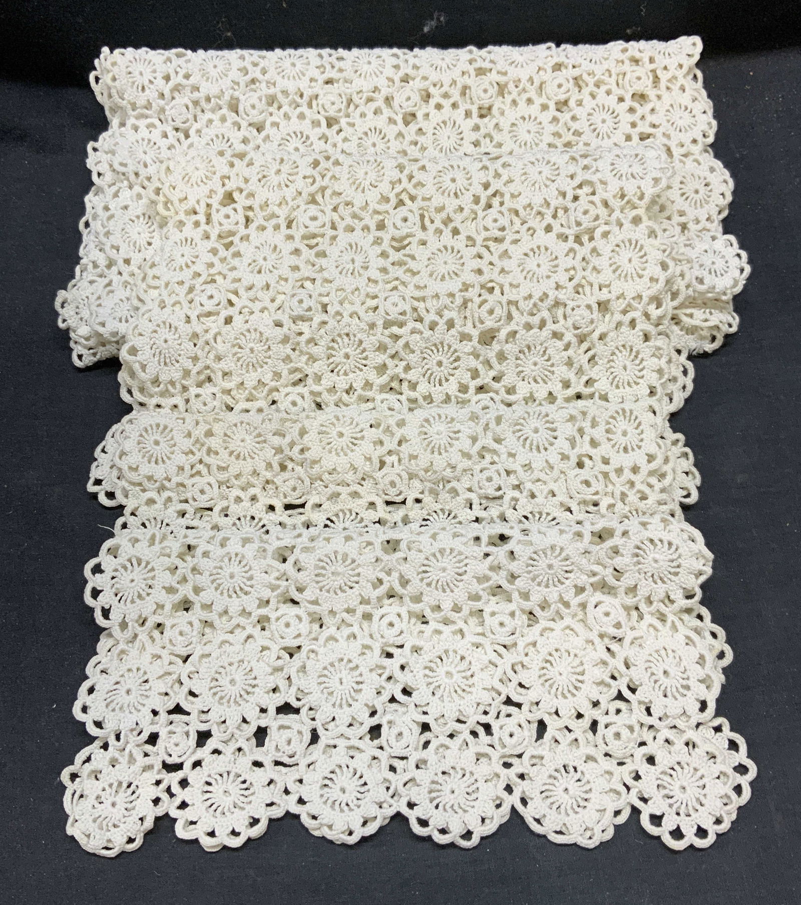Lot 4 Woven Lace Table Runners & Doilies (1 of 6)