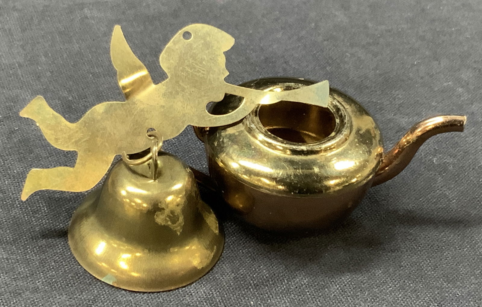 2 Vntg Brass Bell & Copper Miniature Kettle, Eng (1 of 7)