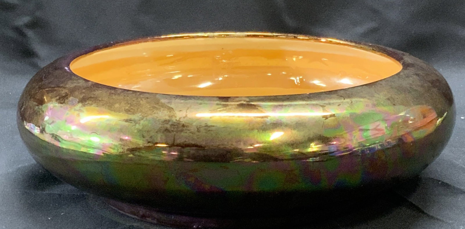 Vintage Ceramic Lustreware Bowl, Japan: Vintage ceramic lustreware bowl. Hallmarked on underside.made in Japan. Measures approx. 8.5 x 2.75 inches. Some surface wear including scratching observed. Lustreware, ceramic Lustreware, ceramic bow