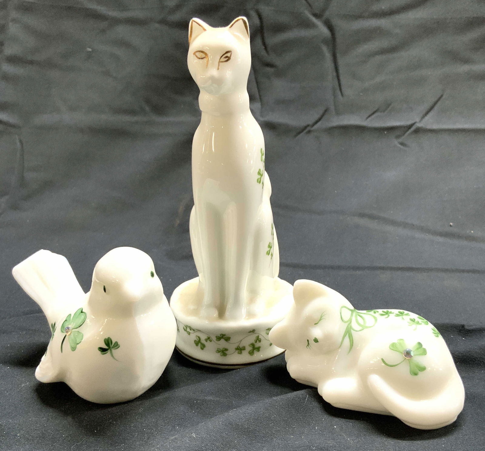 FENTON Gls Animals & ROYAL TARA Cat Figure (1 of 8)