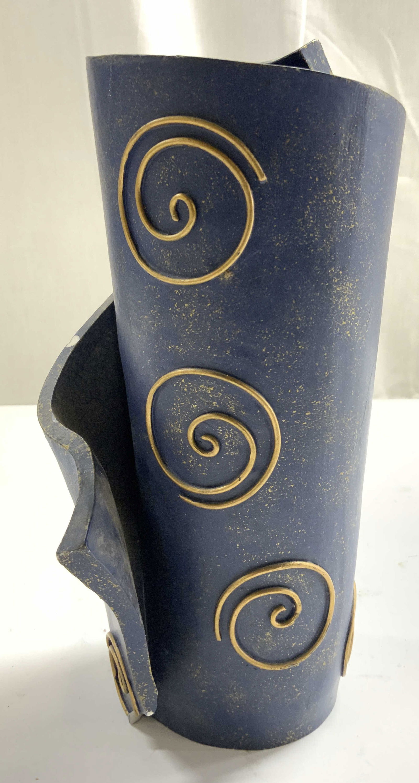 Composite Twisted Vase W Spiral Detail Blue (1 of 6)