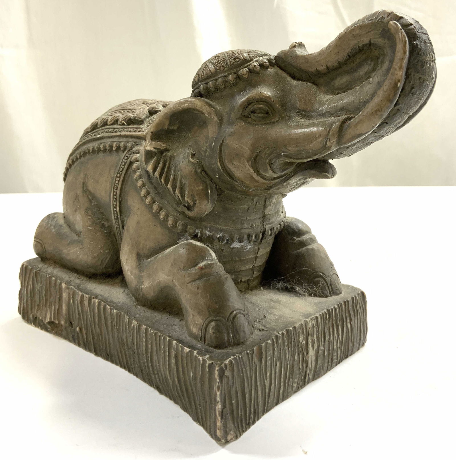 Vntg Kneeling Ceramic Thai Elephant Figure (1 of 7)