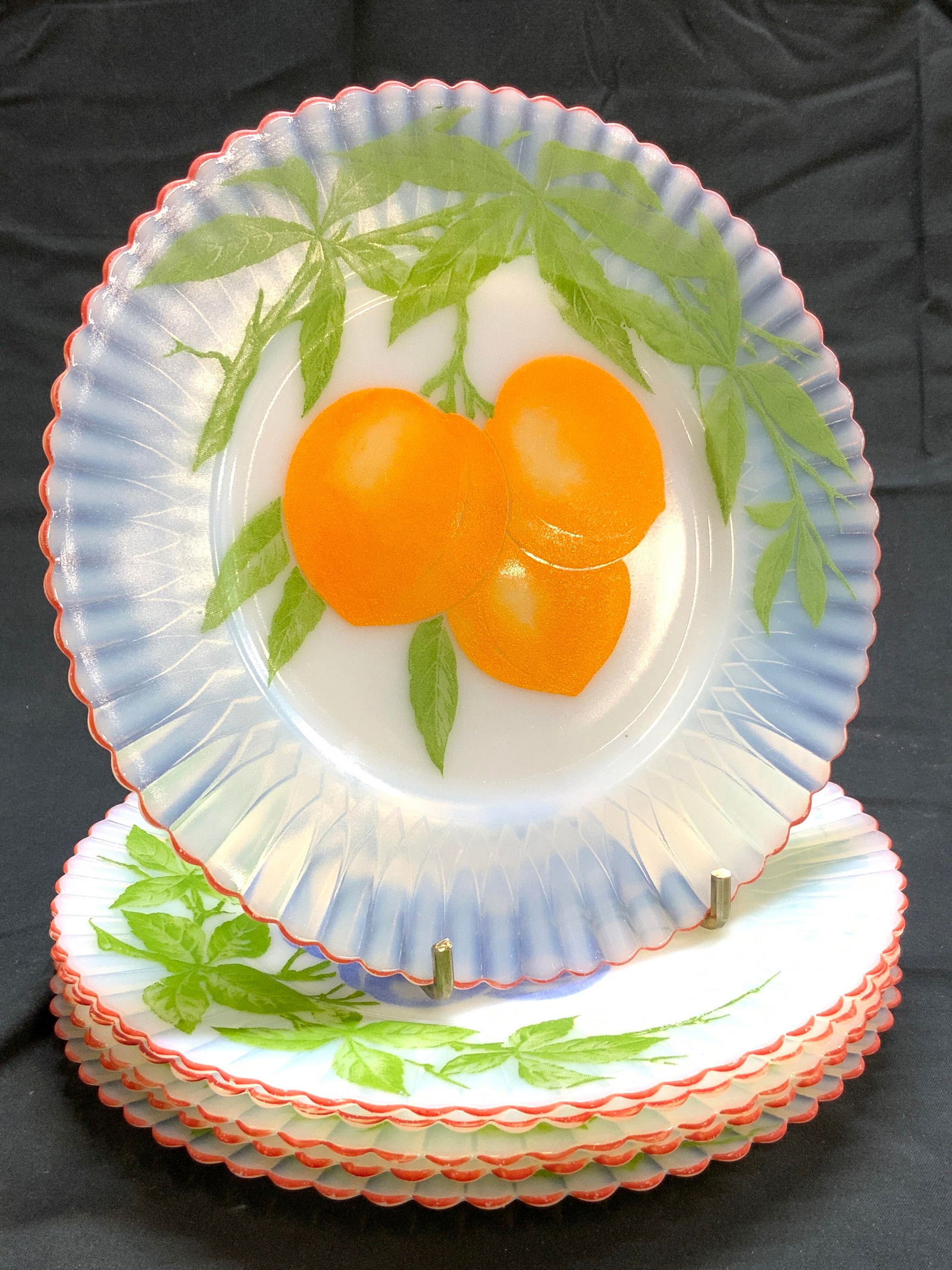 Set 6 Scalloped Art Glass Fruit Plates (1 of 8)