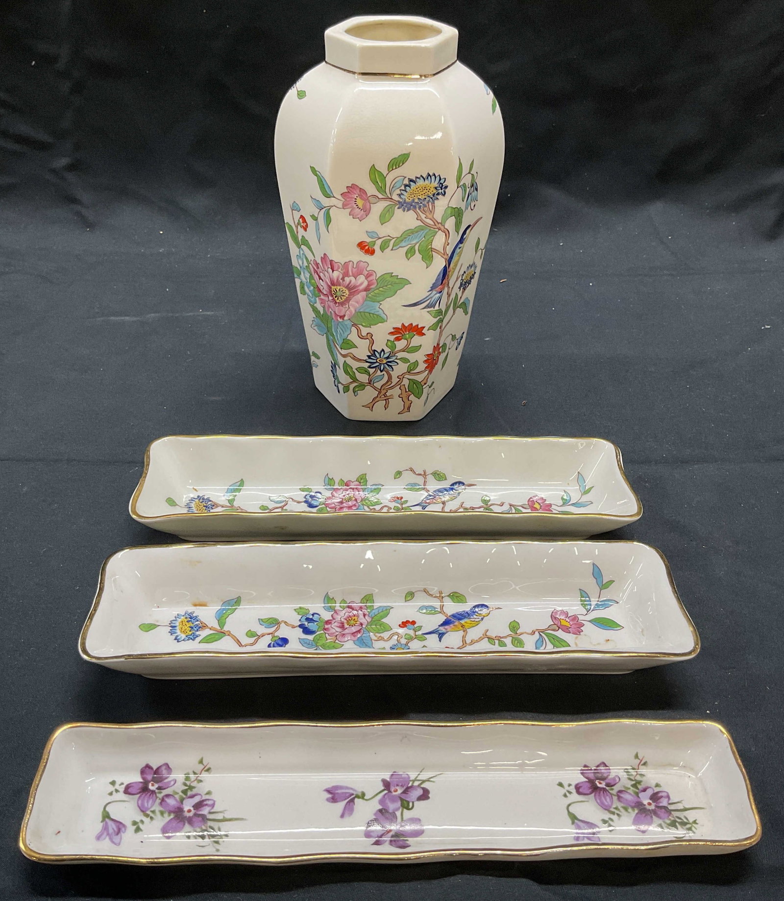 Lot 4 AYNSLEY & HAMMERSLEY China Vase & Trays: AYNSLEY fine bone china Pembroke vase with floral motif and gilt decoration. Measures approx. 4 x 7 inches. 2 AYNSLEY fine bone china Pembroke pin trays with floral motifs and gilt decoration. Measure