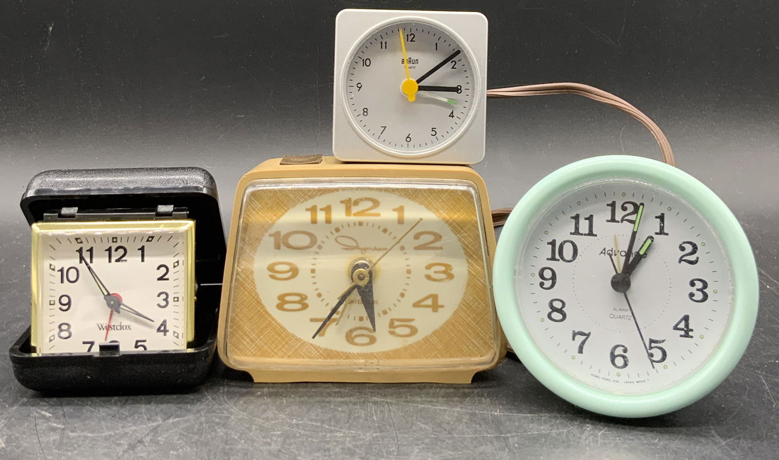 Lot 4 Vintage Clocks, BRAUN & WESTCLOX + (1 of 10)