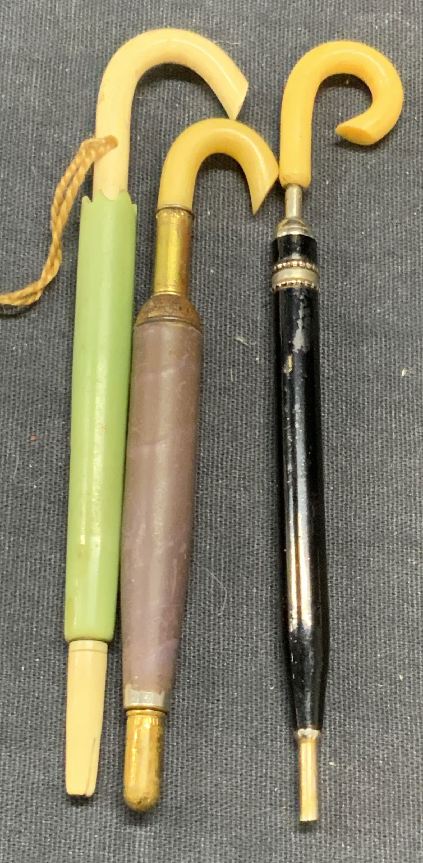 Lot 3 Vntg Umbrella Motif Pencils & Pencil Holder (1 of 10)