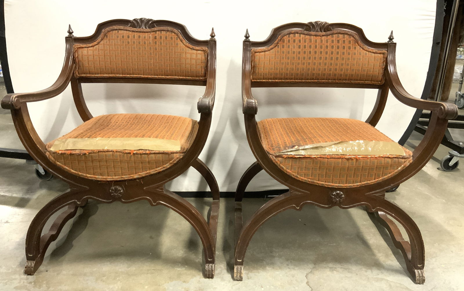 Duncan Phyfe Style Vntg Pair Of Chairs (1 of 10)