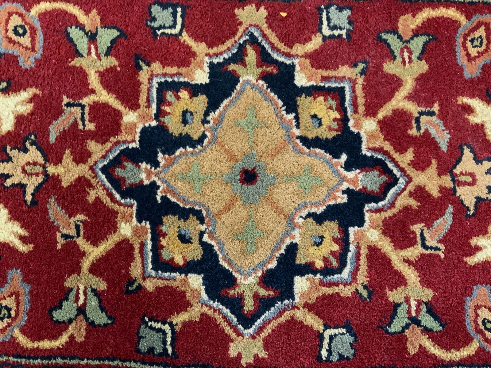 SAFAVIEH Heritage Red Heriz 100% Wool Rug (1 of 7)