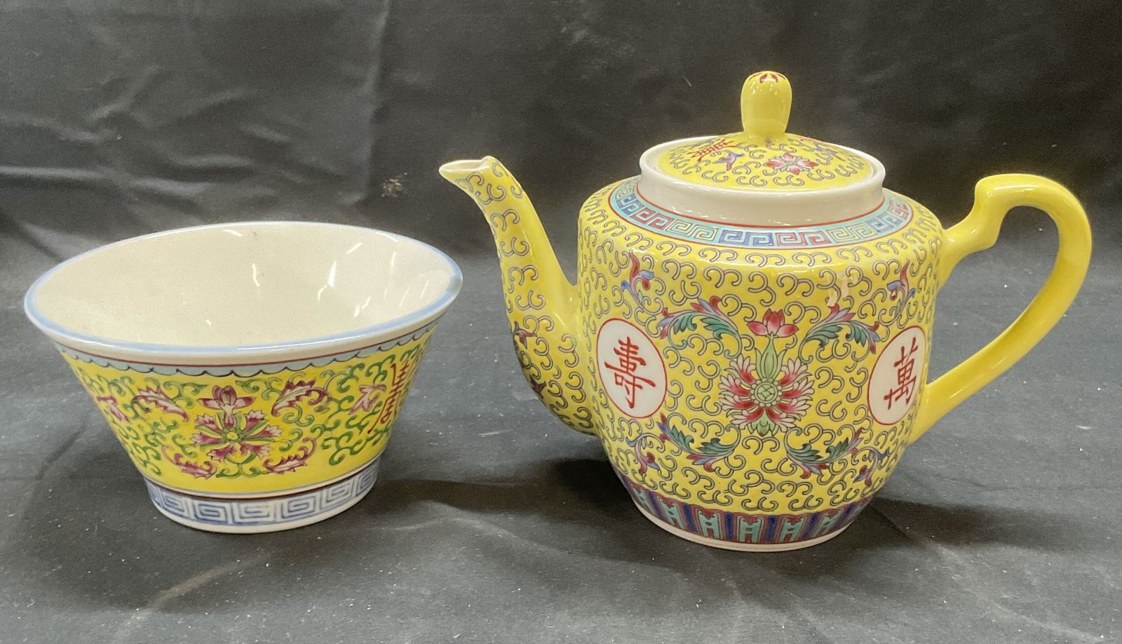 Lot 2 Signed Asian Porcelain Teapot & Bowl (1 of 9)