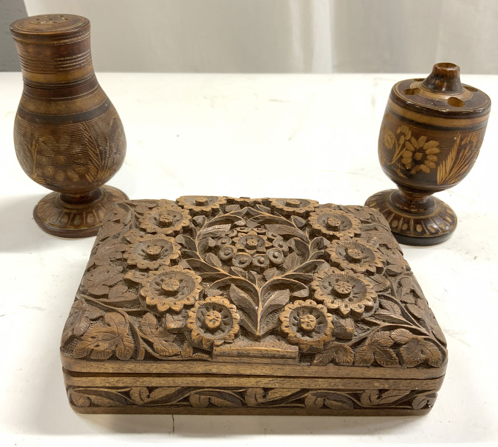 Lot 3 Carved Wooden Tabletop Accessories (1 of 8)