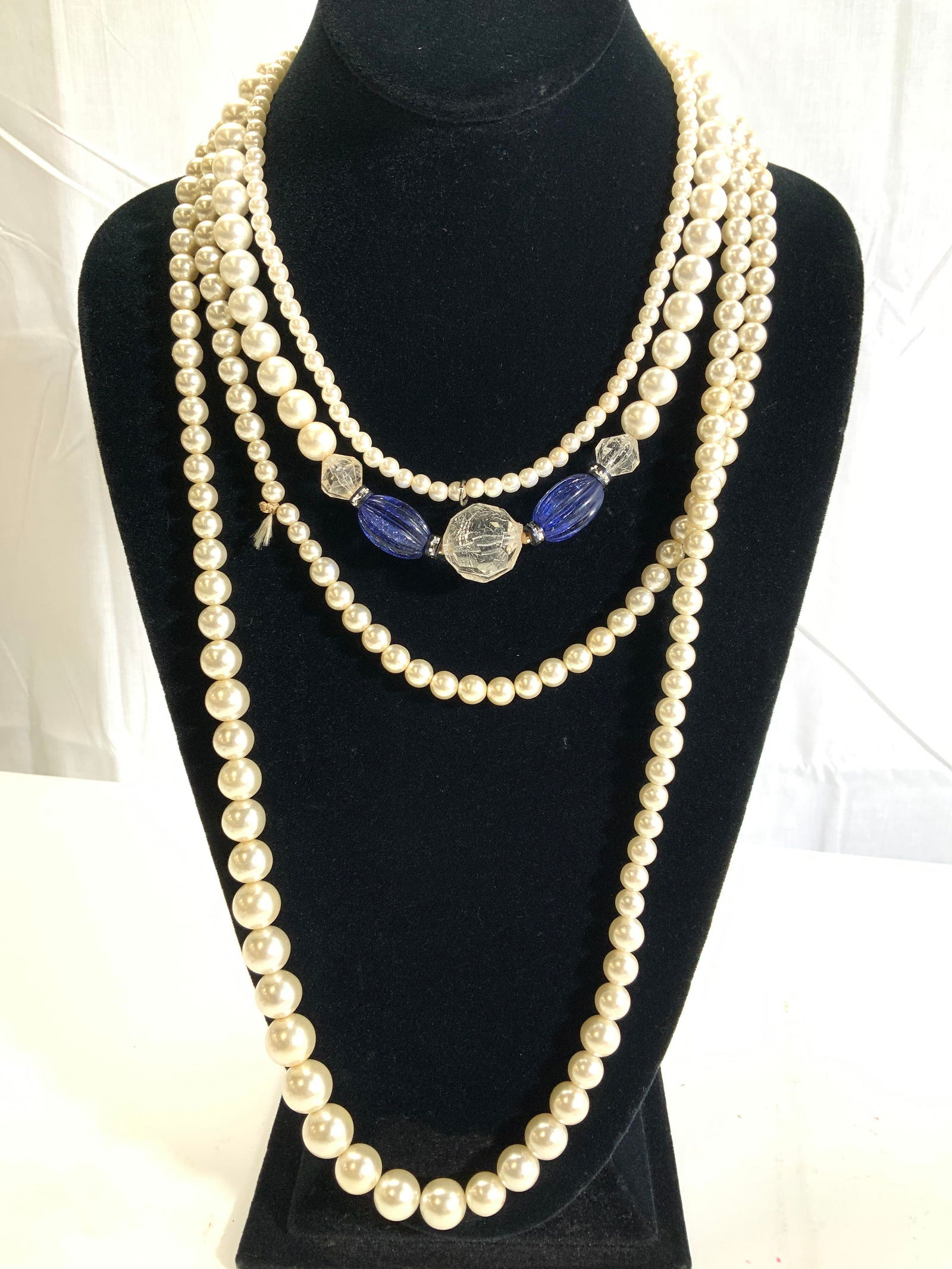Lot 3 Faux Pearl Necklaces/ Rope Necklace (1 of 6)