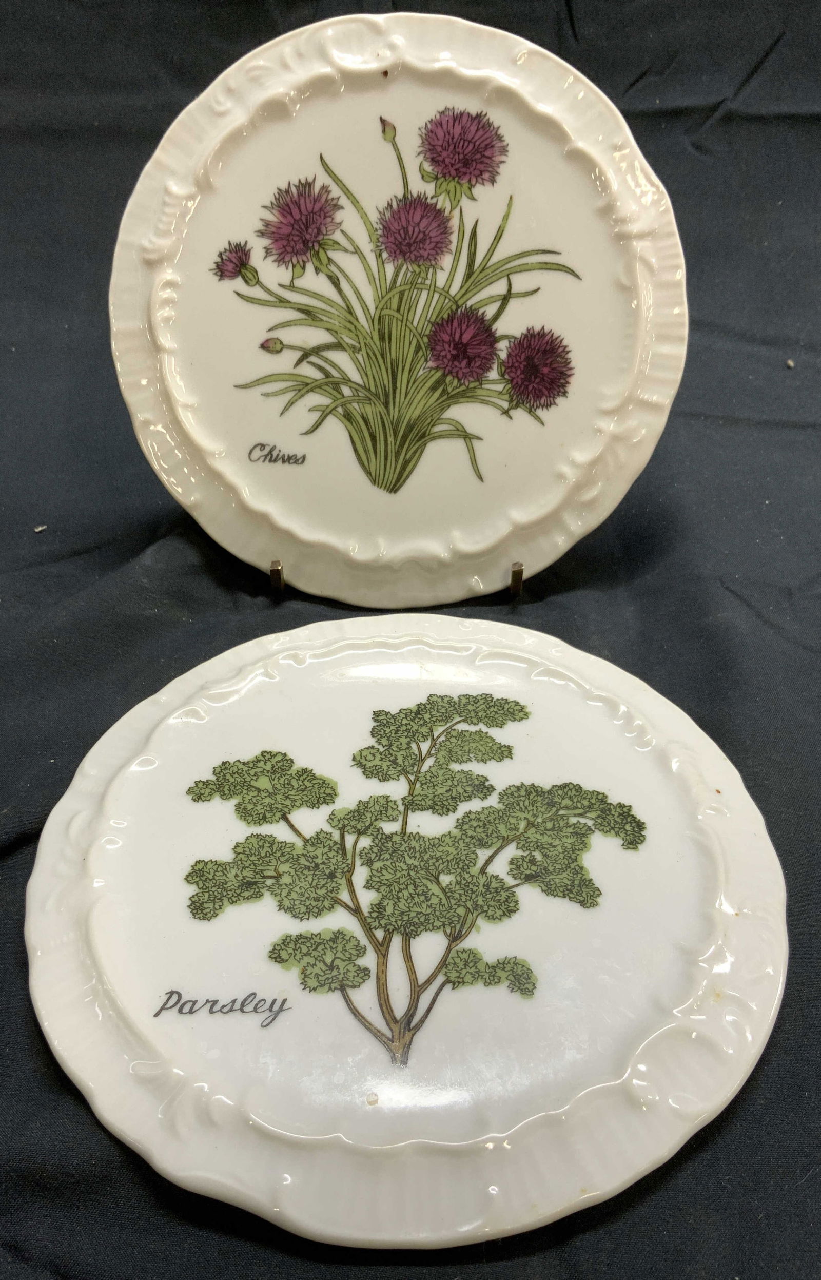 ANDREA BY SADEK Lot 2 Porcelain Wall Decor (1 of 6)
