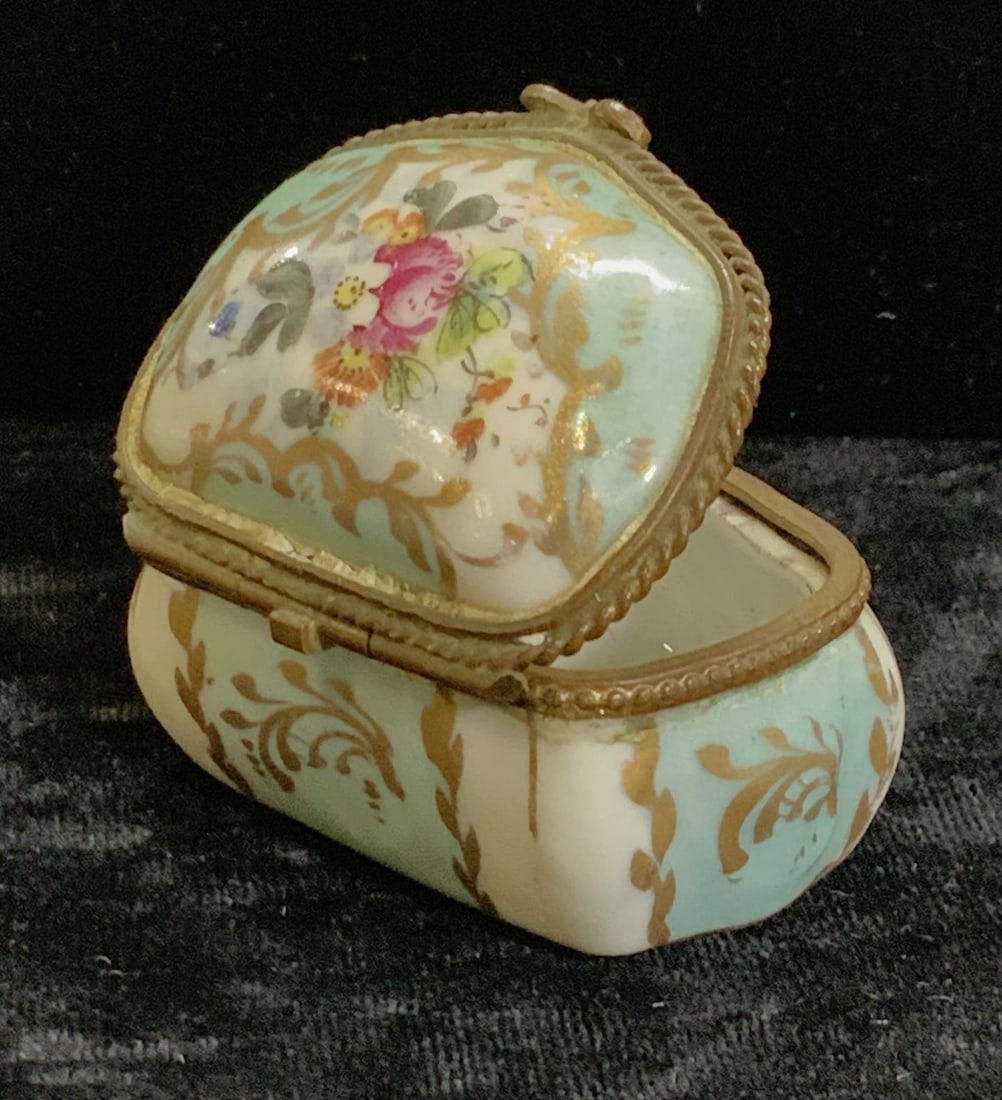 SEVRES Hand Painted Porcelain Pill Box, France (1 of 7)