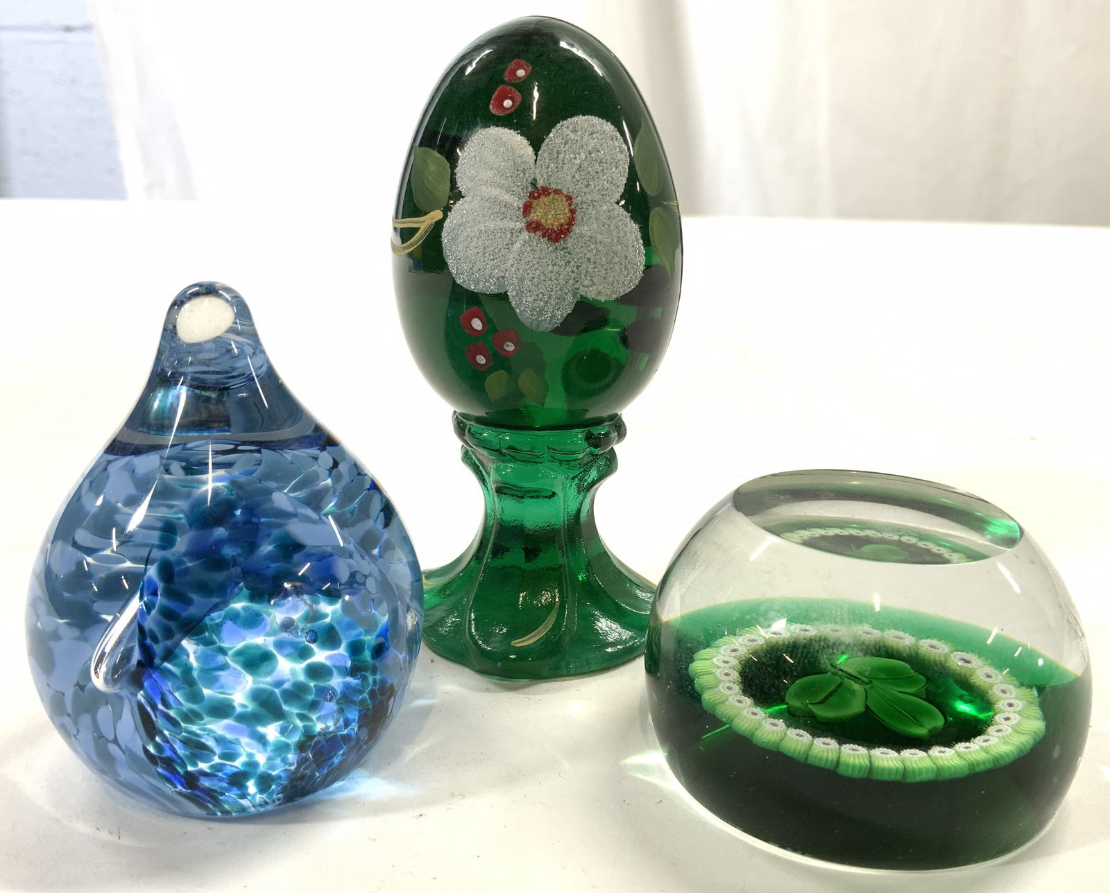 FENTON Glass Paperweight & More (1 of 8)